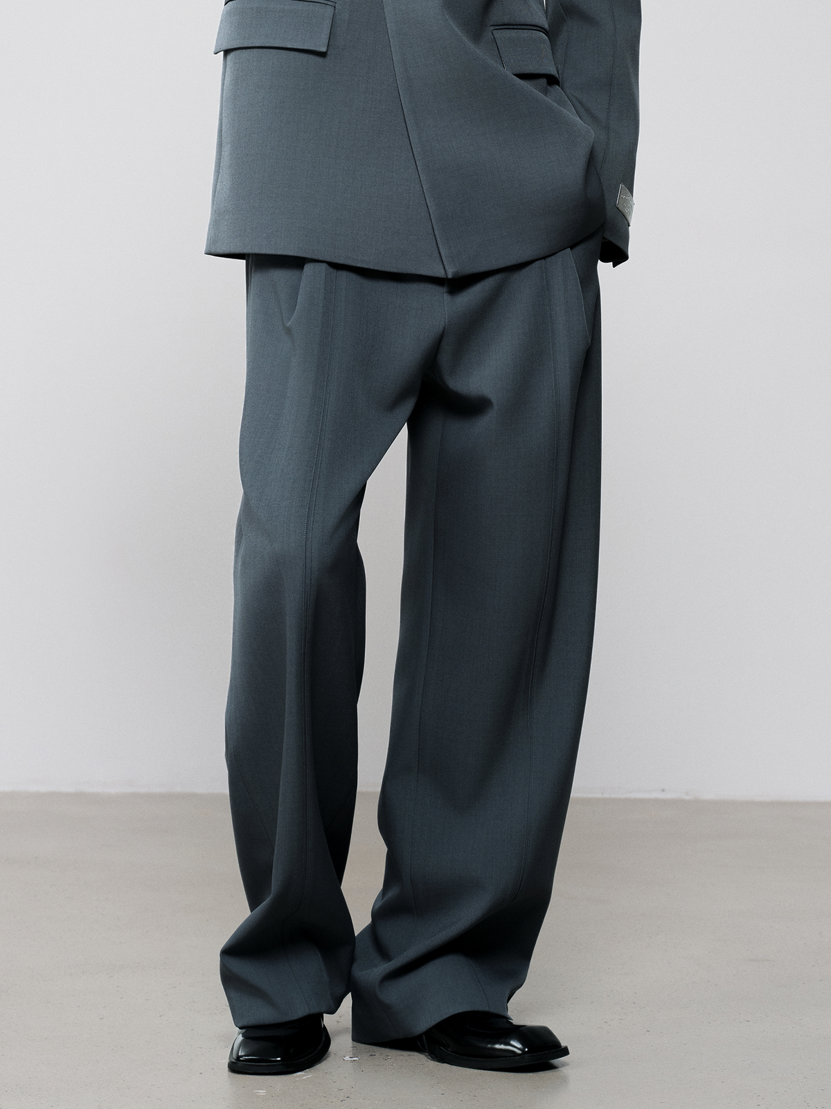 FACEONLAB Classic Pleated Straight-Leg Pants Gray