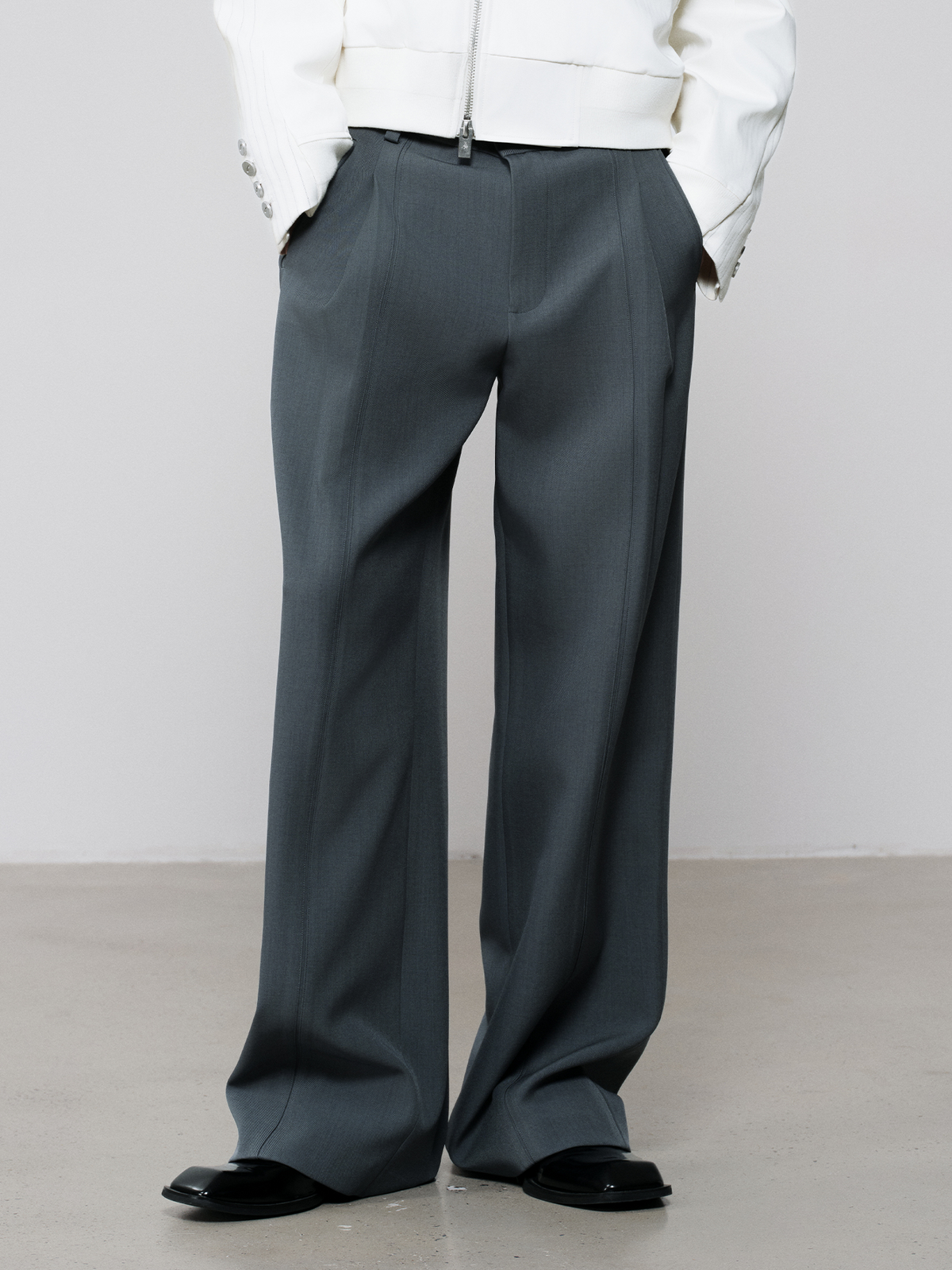 FACEONLAB Classic Pleated Straight-Leg Pants Gray