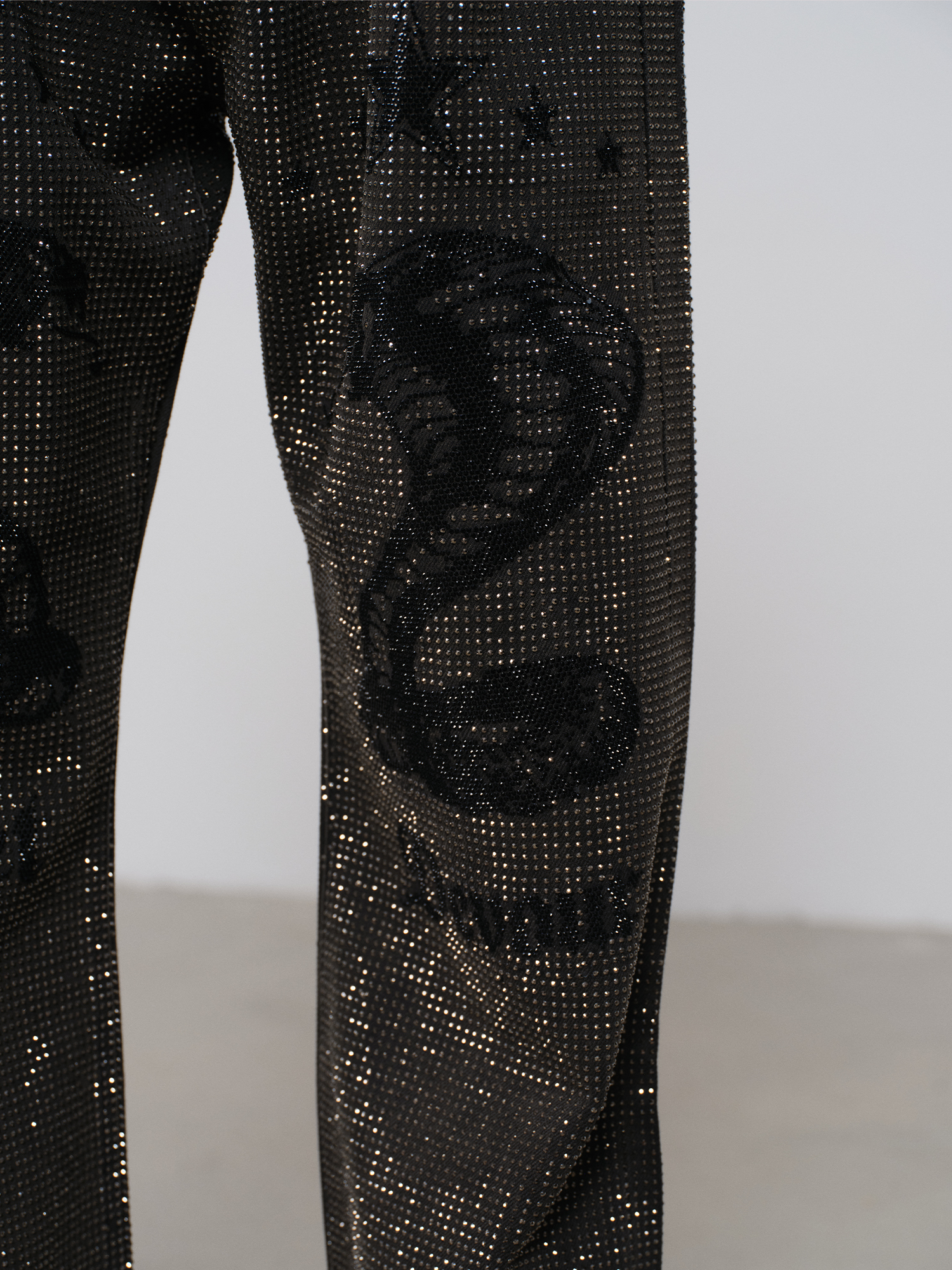 FACEONLAB Double-Headed Snake Studded Dirty-Washed Retro Jeans