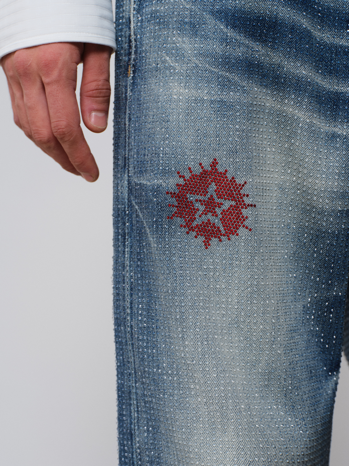 FACEONLAB Crystal Rhinestone Serpent Washed Straight-Leg Jeans