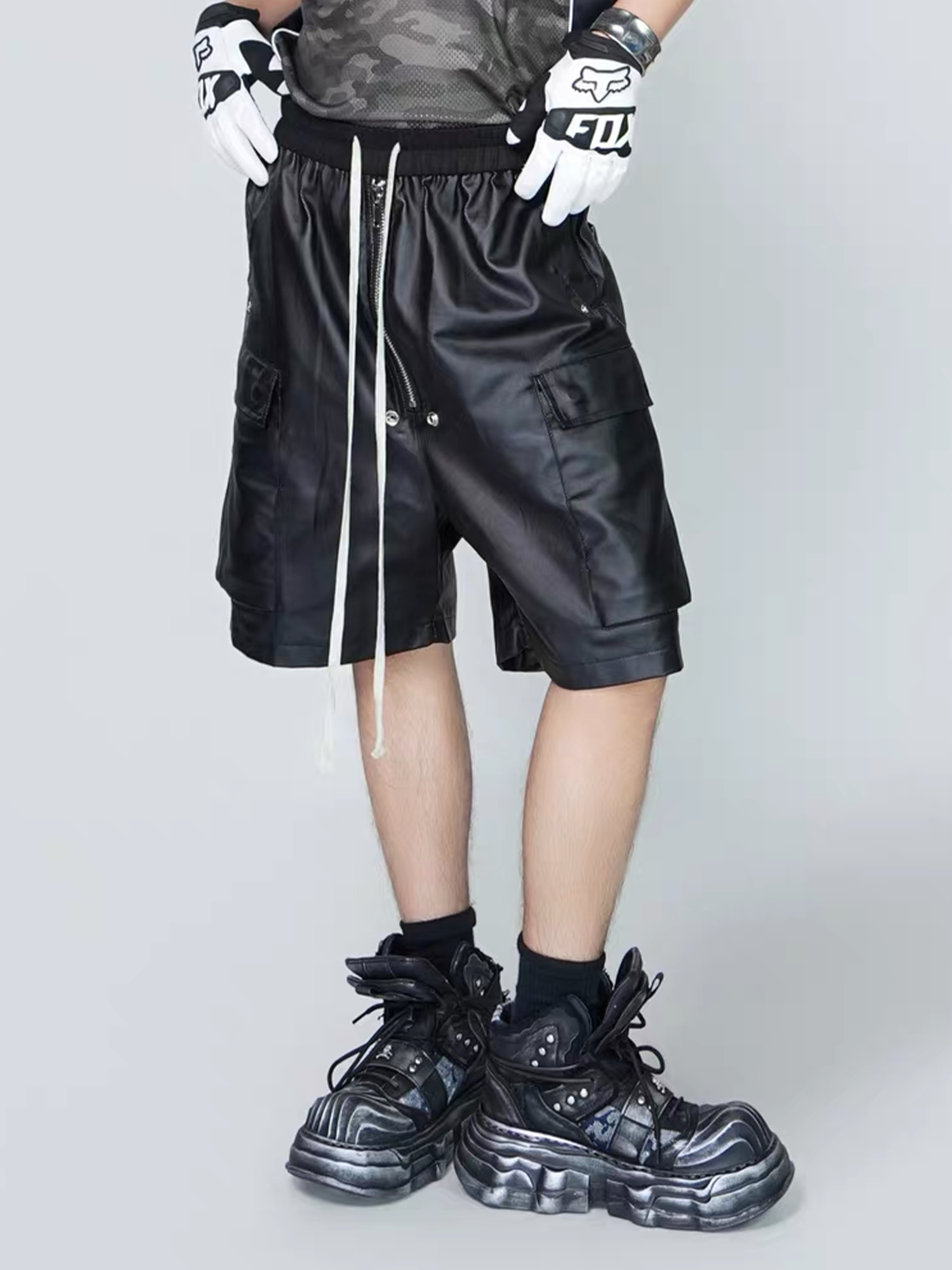 VE2 Wax-Coated Cargo Denim Shorts