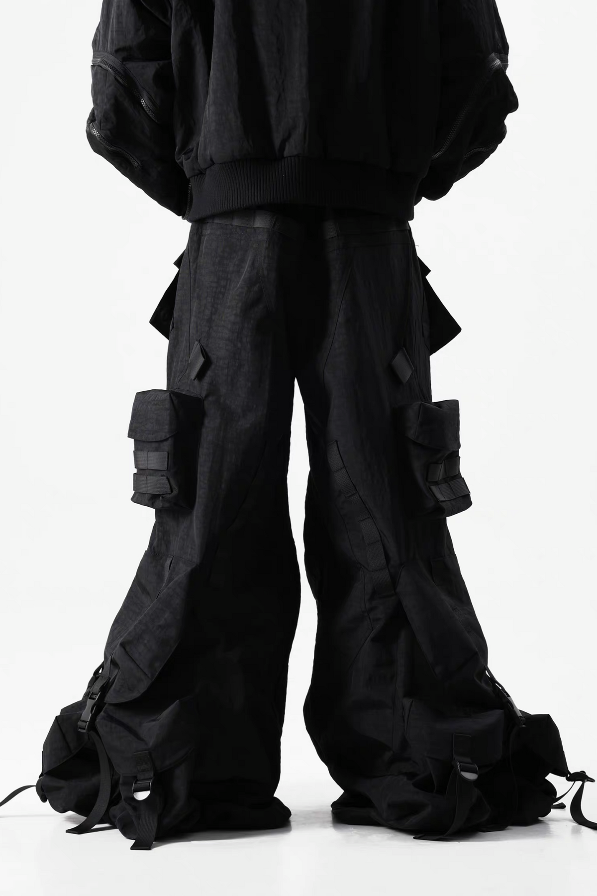 VANGUARDIA Multi-Pocket Nylon Wide-Leg Cargo Pants
