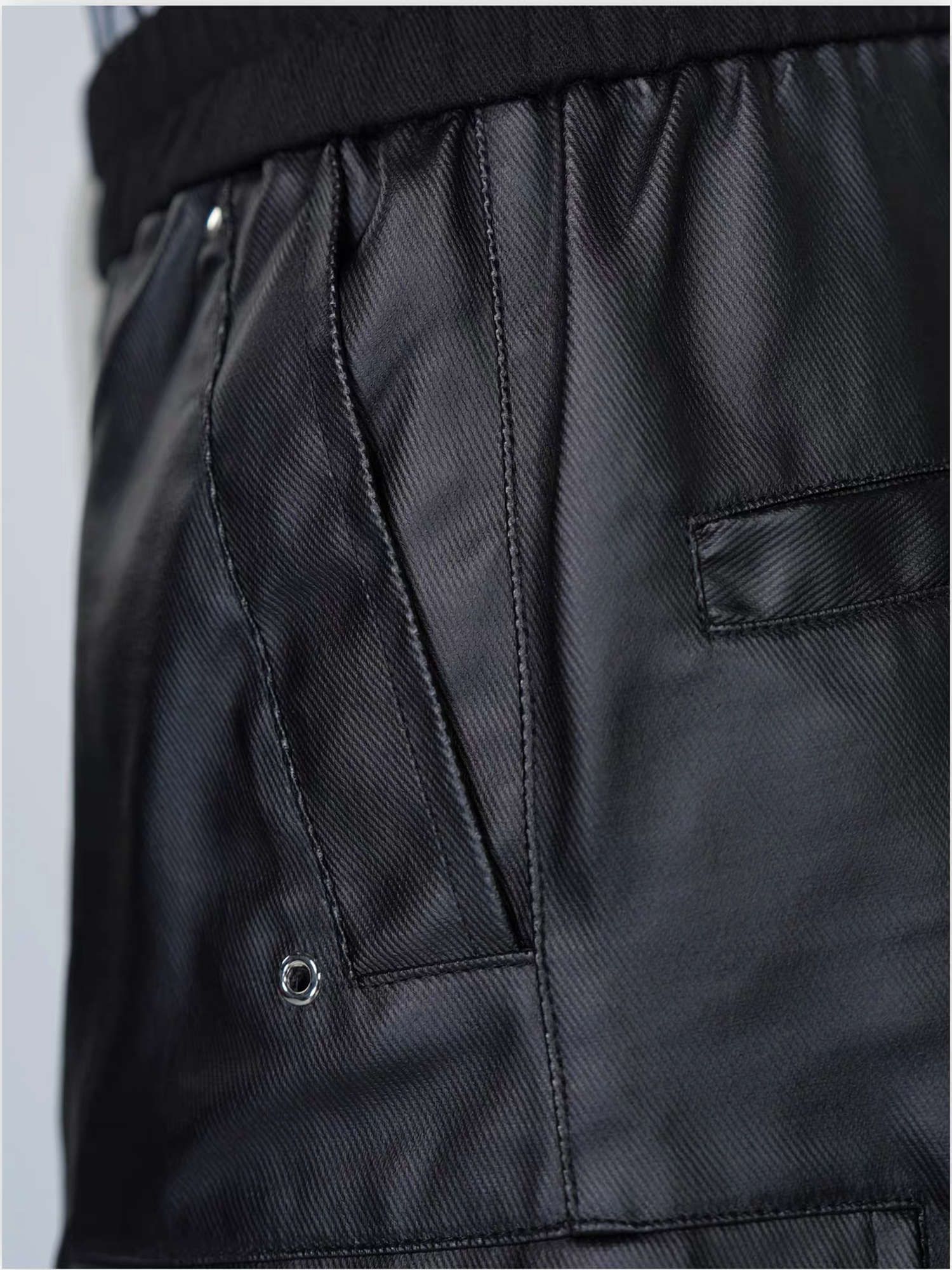 VE2 Wax-Coated Cargo Denim Shorts