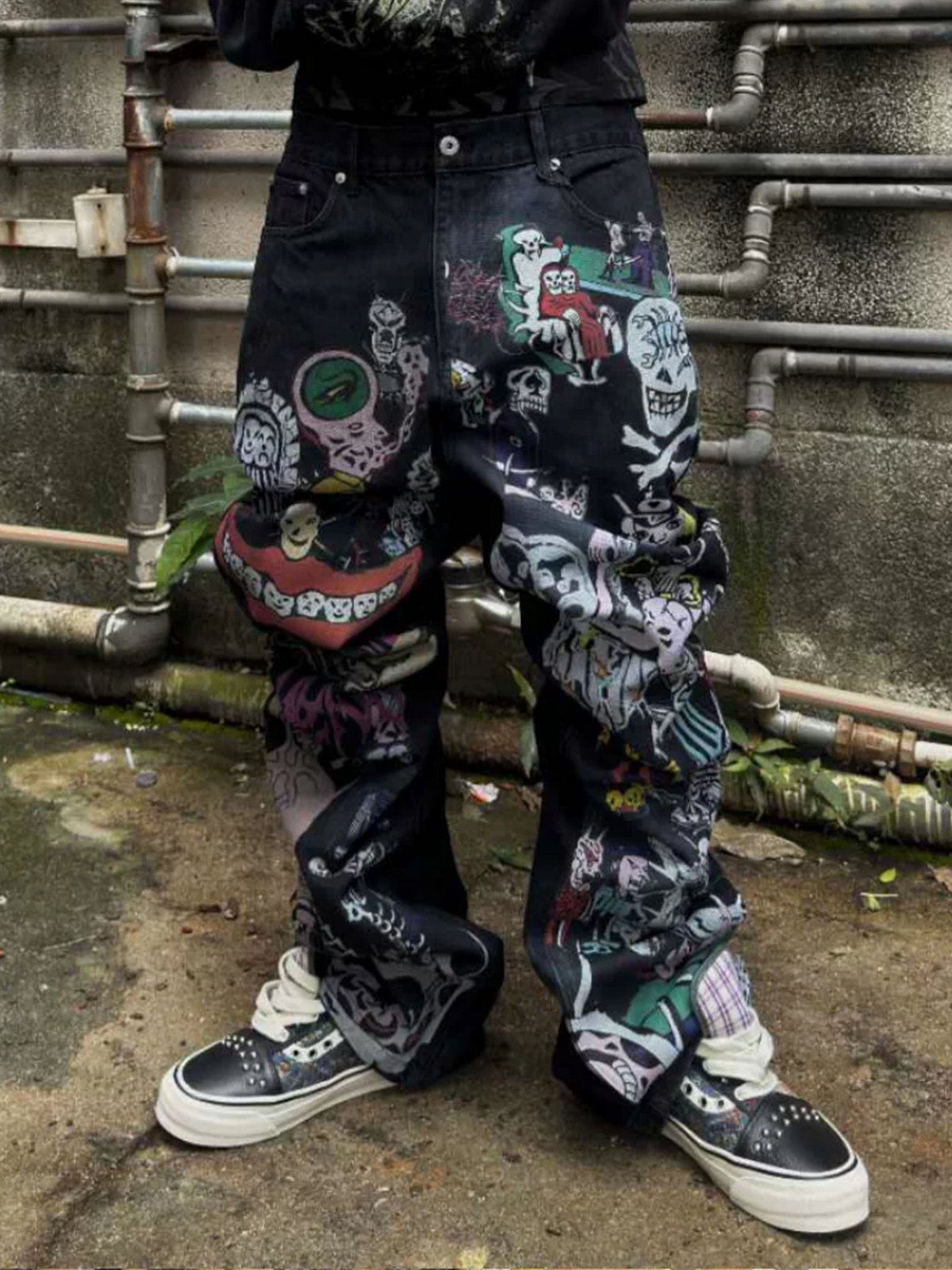 CINDER VEIN Full-Print Skull Washed Flared Jeans