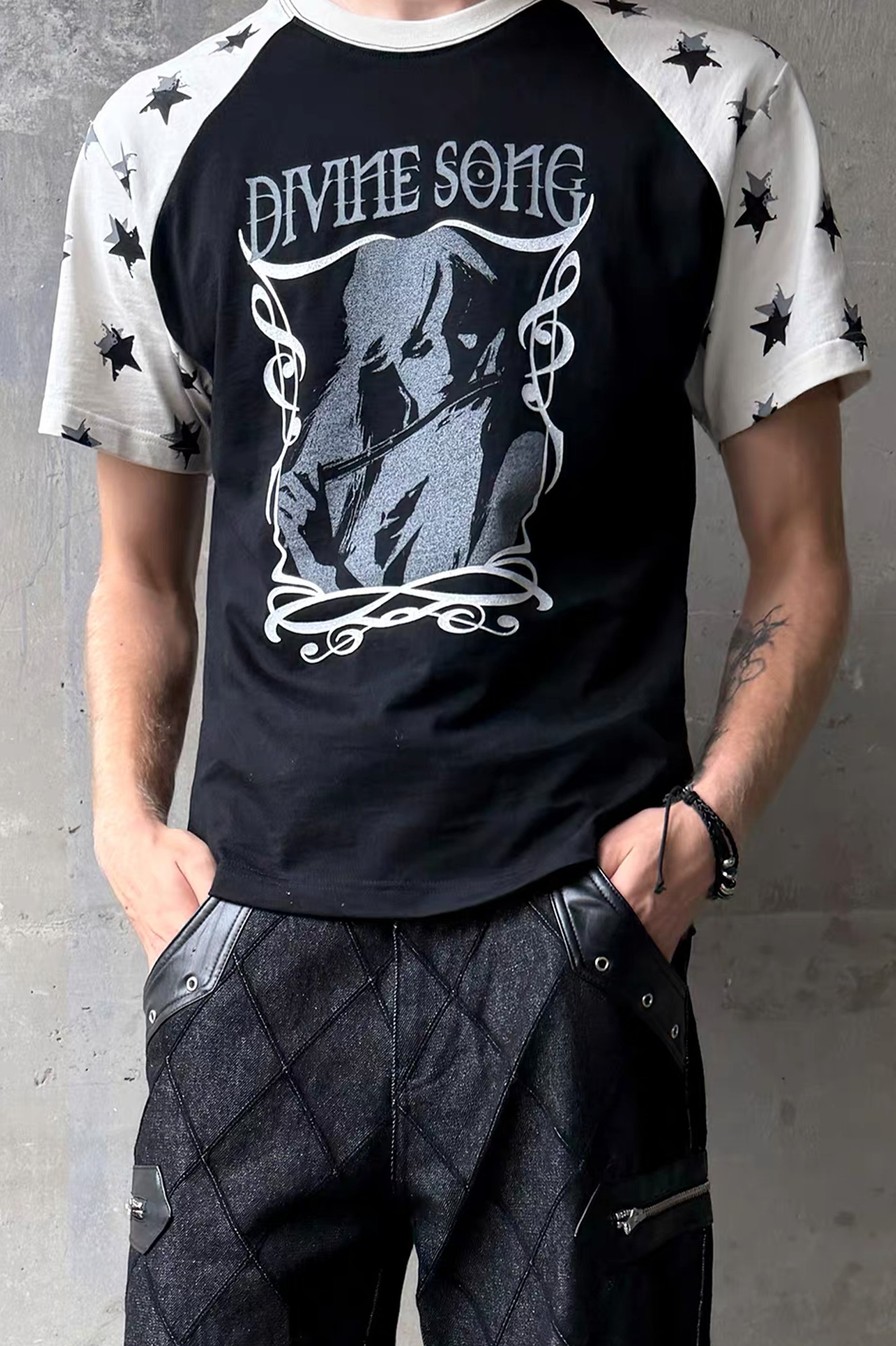 ESAIAS Contrast Star Glitter Graphic T-Shirt