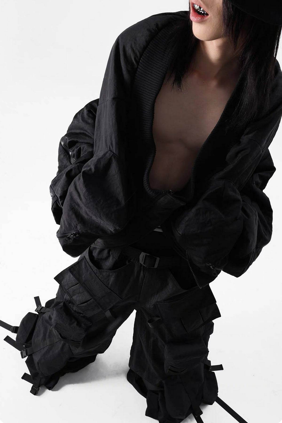 VANGUARDIA Multi-Pocket Nylon Wide-Leg Cargo Pants