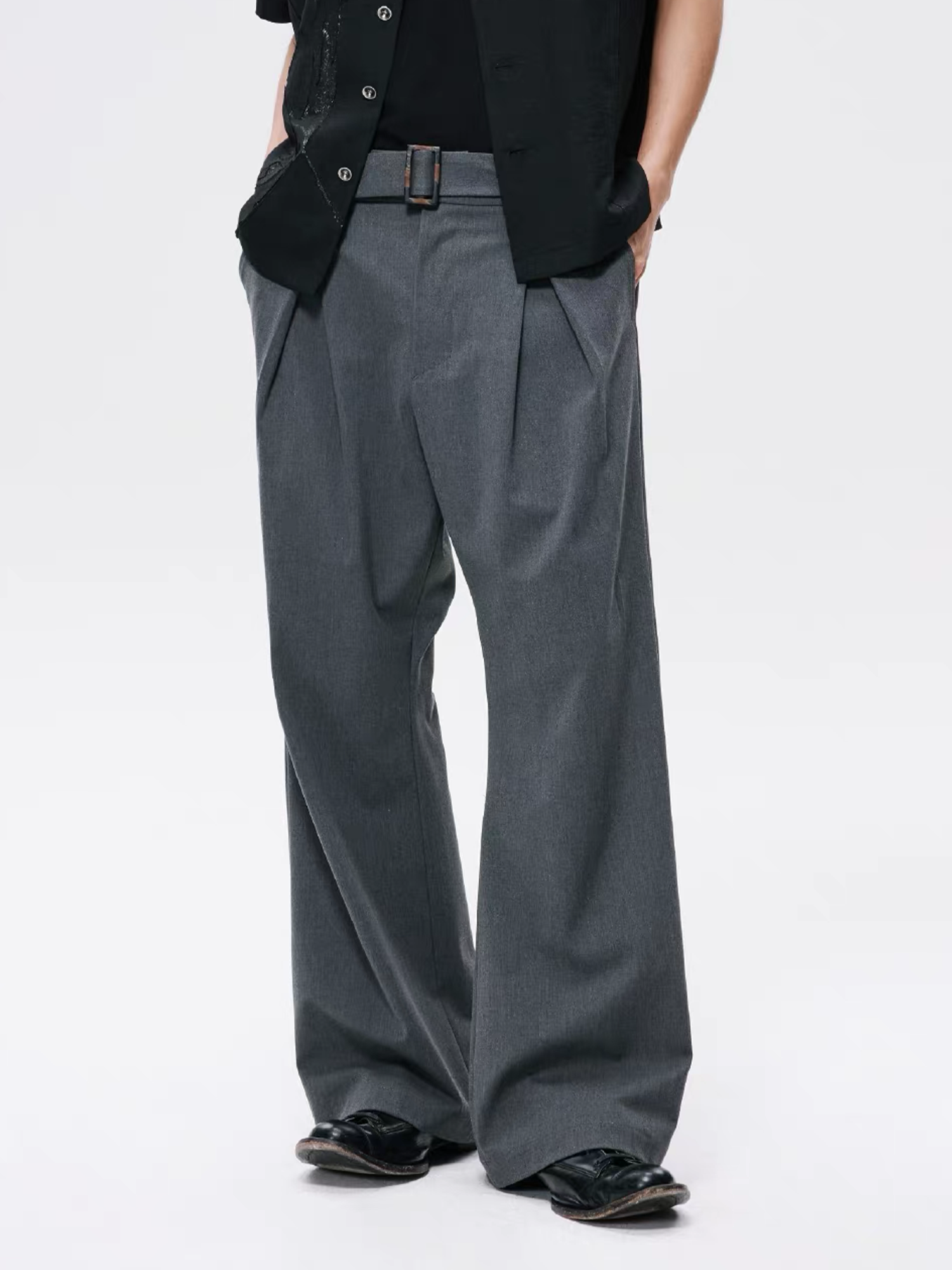 ALVNG AR ANTS Horn Buckle Belted Pleated Trousers