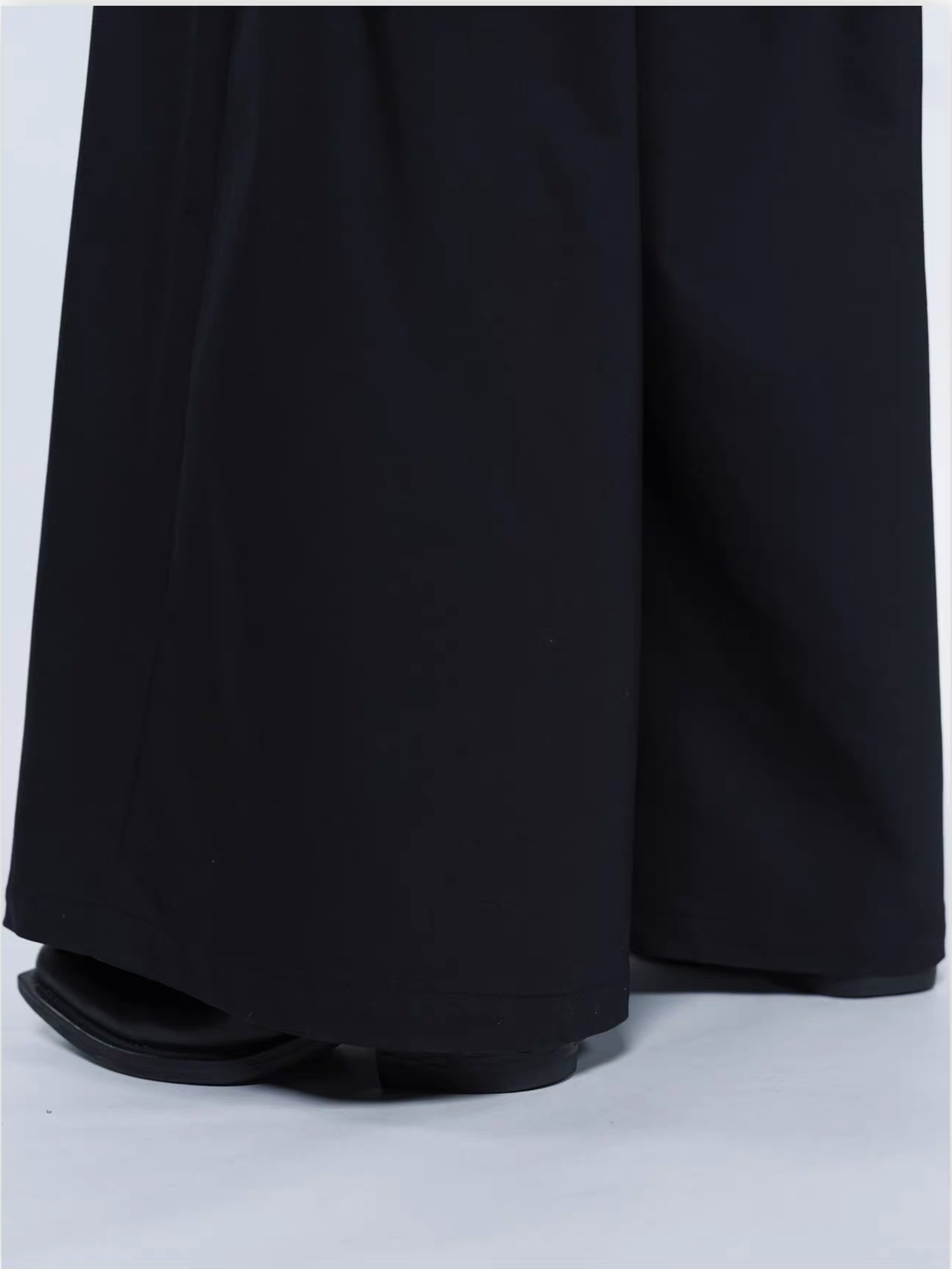 VE2 Minimal High-Waist Wide-Leg Trousers