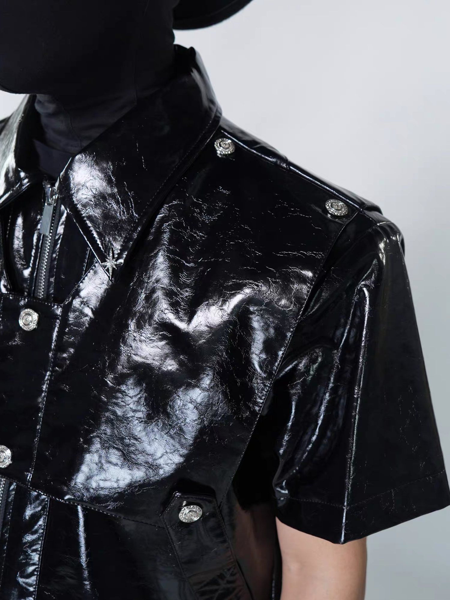 VE2 Glossy Faux Leather Cropped Short-Sleeve Jacket