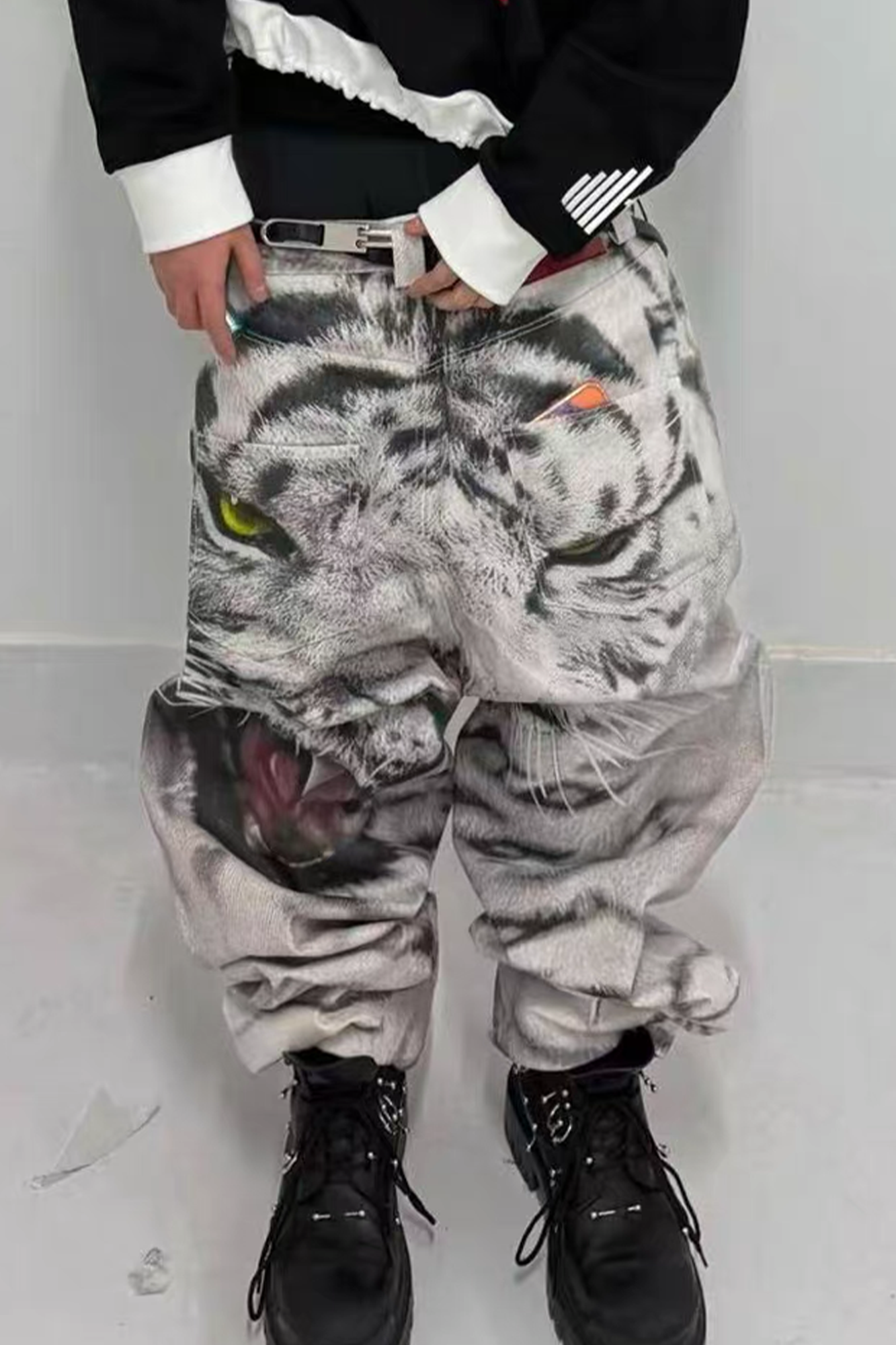 TECNINEGROUP Waxed White Tiger Full-Print Pants