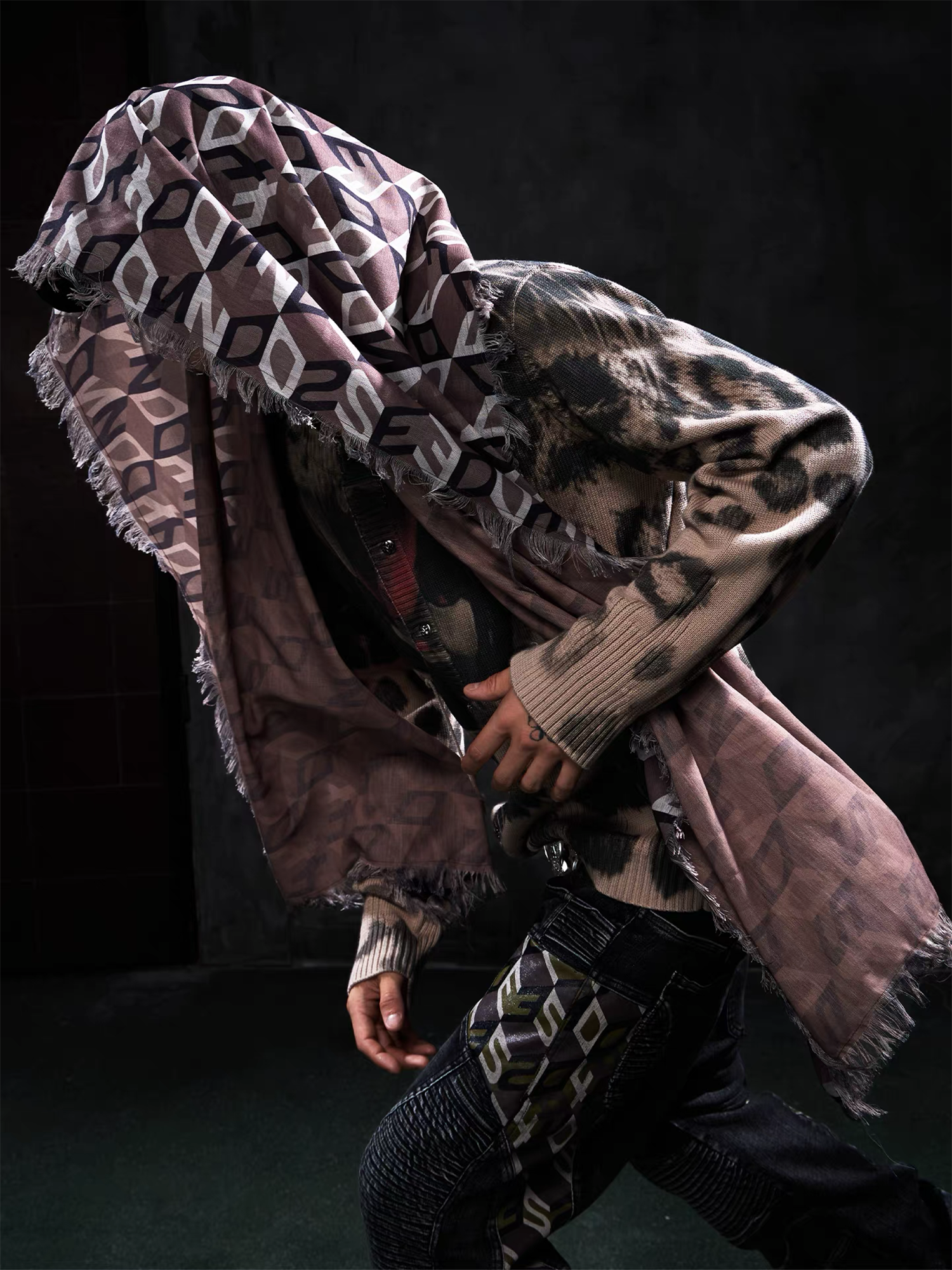 DND4DES Logo Graphic Frayed-Edge Longline Scarf
