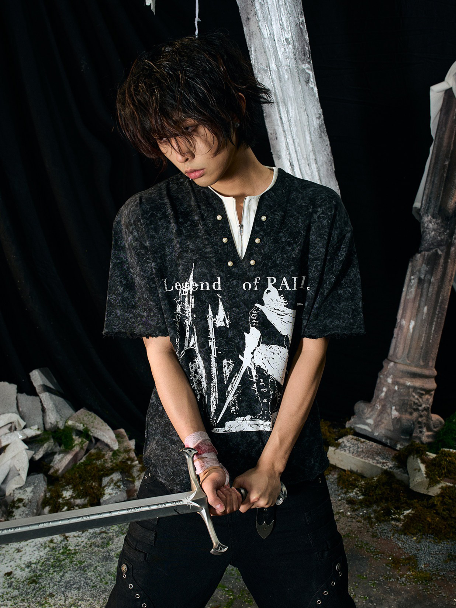 PAIKI Castle Graphic Henley Layered Tee