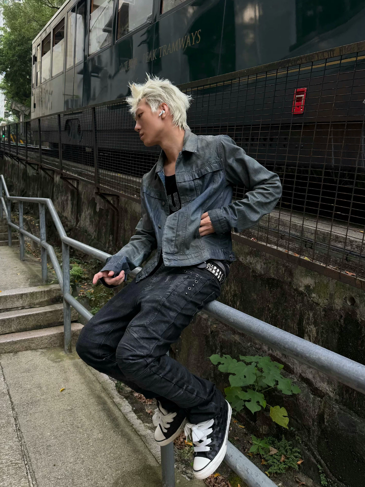 CINDER VEIN Brush-Paint Washed Distressed Denim Jacket