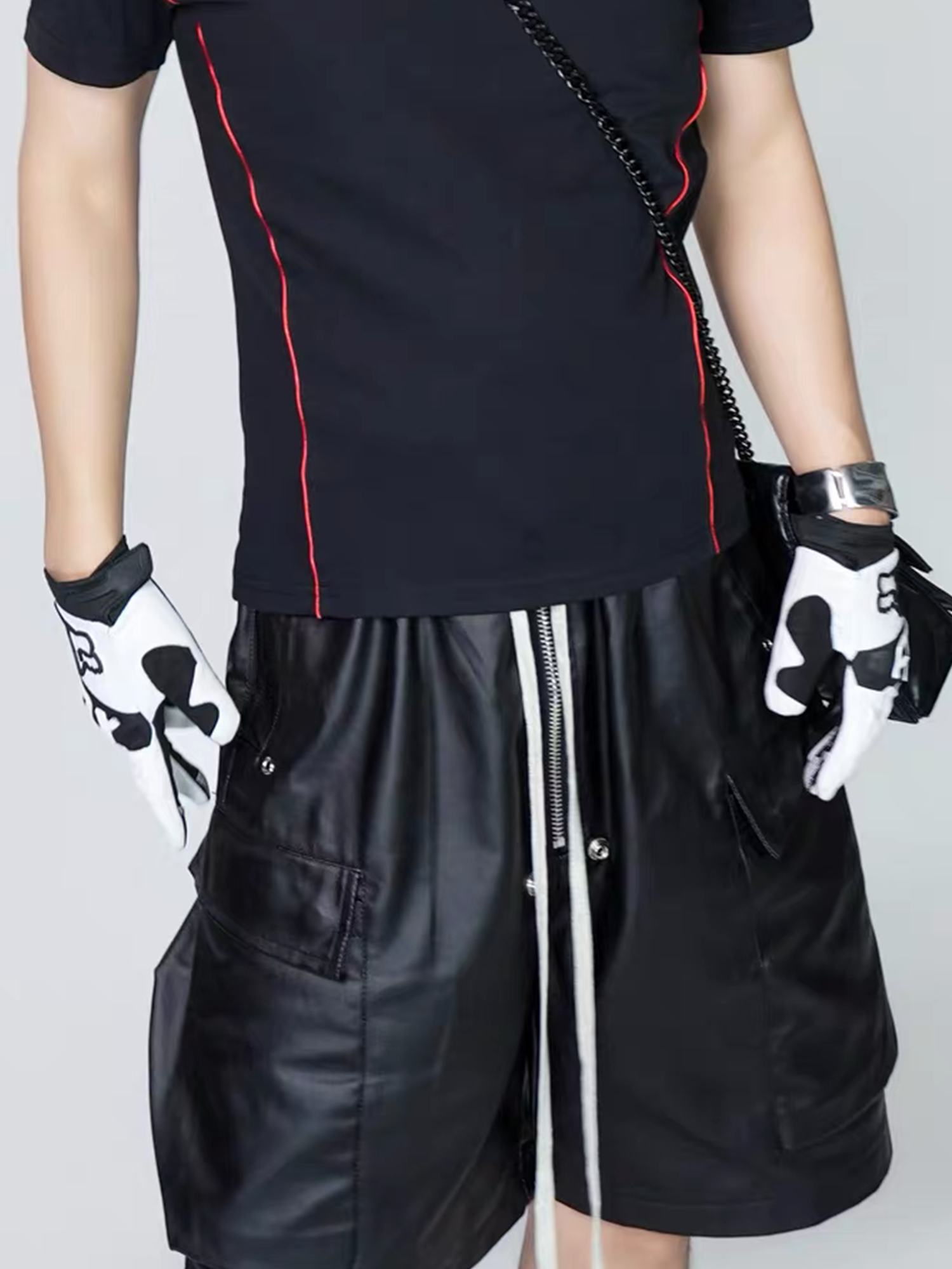 VE2 Wax-Coated Cargo Denim Shorts