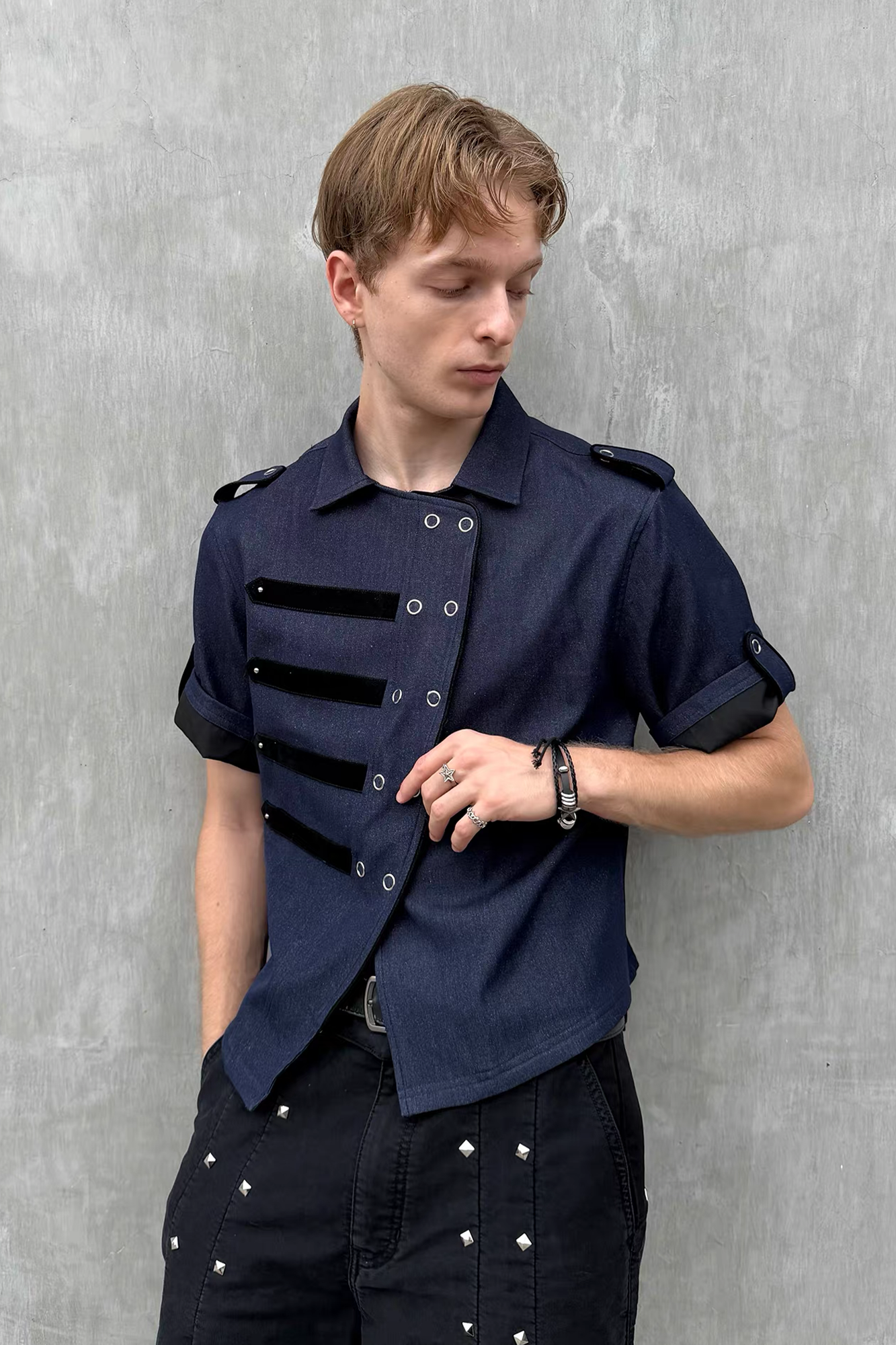 ESAIAS Asymmetrical Rivet-Strap Half Shirt