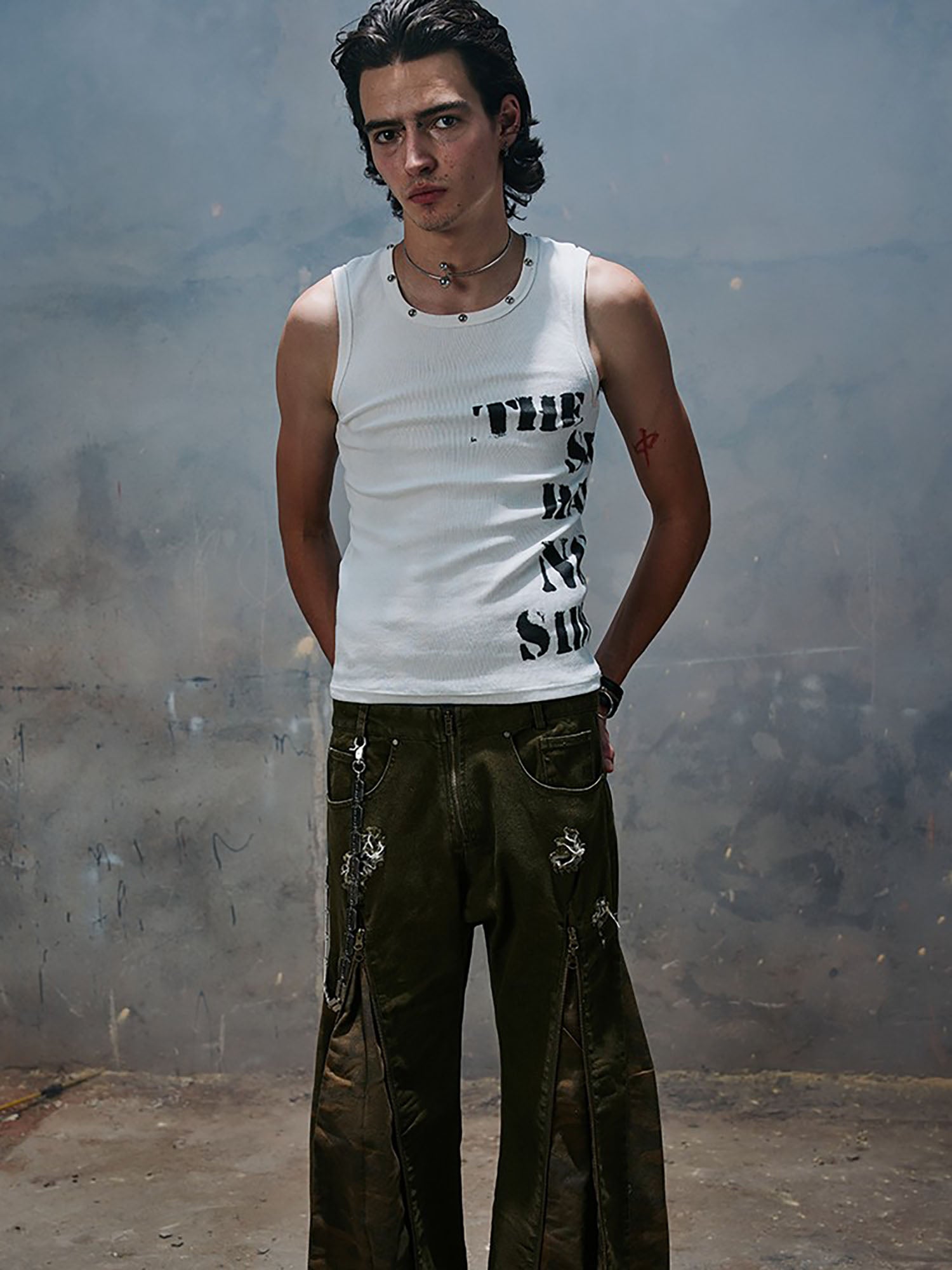 RECOVER ZONE Distressed Middle-Zip Camo Flared Jeans