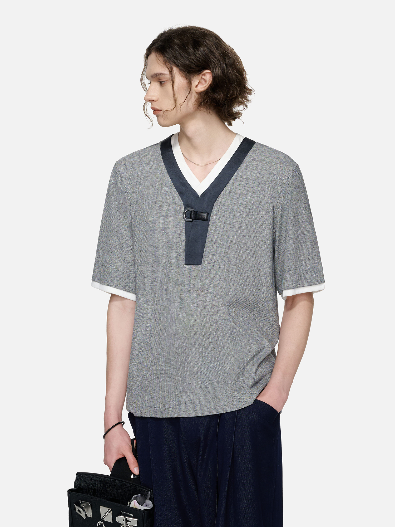 TIWILLTANG Metal Buckle Contrast Trim T-Shirt