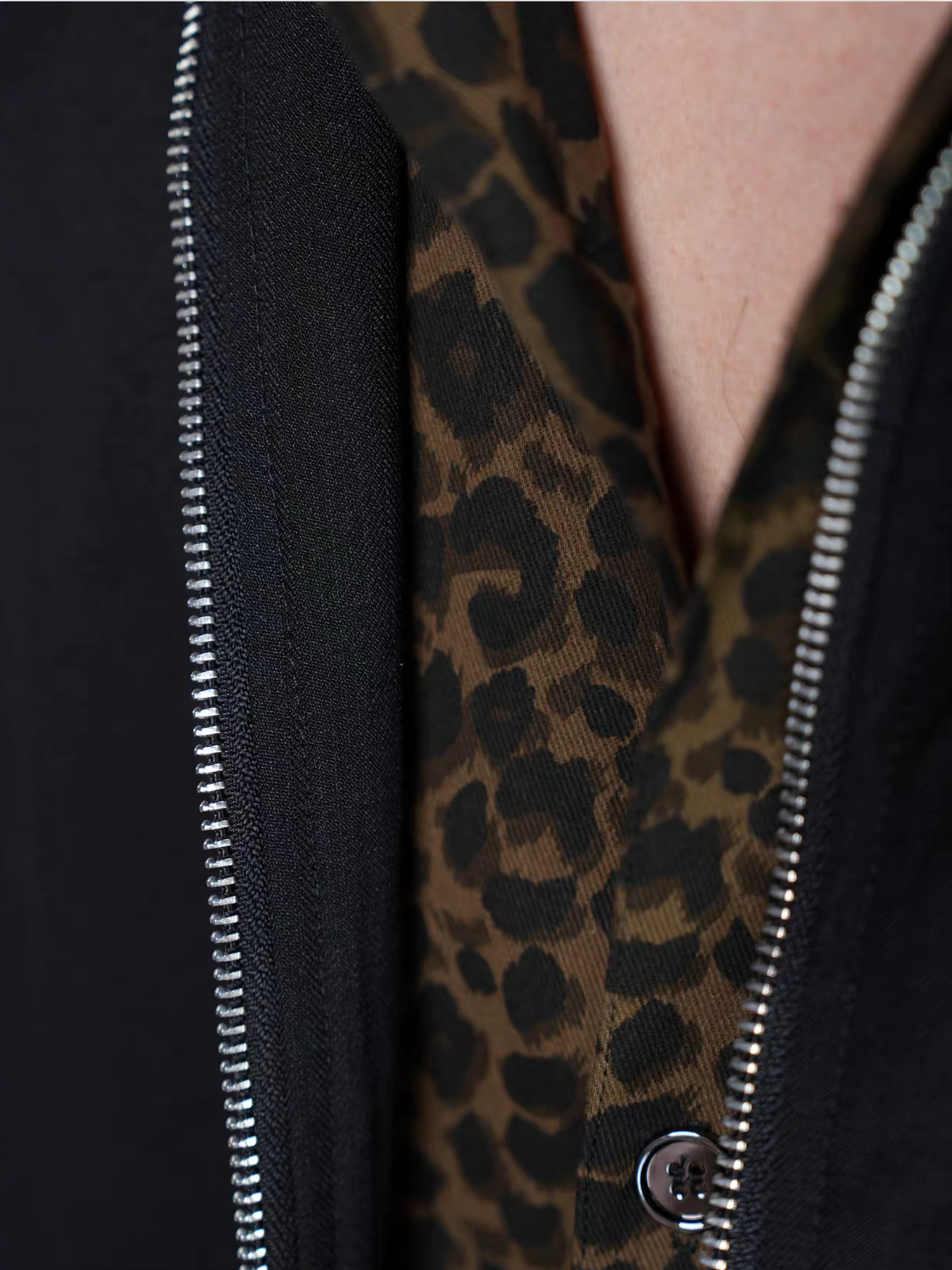 VE2 Leopard Layered Chain Short-Sleeve Jacket