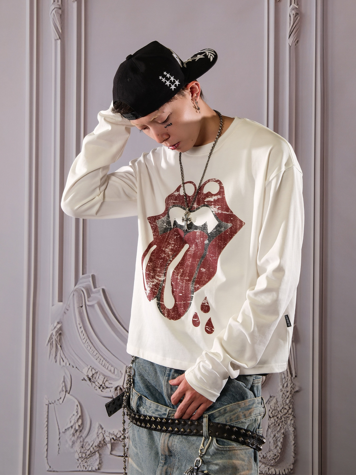 THEWET Washed Graphic Long-Sleeve Tee
