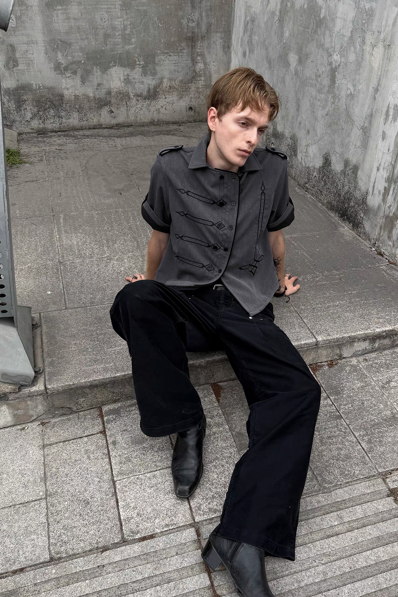 ESAIAS Napoleon Embroidered Asymmetrical Half Shirt
