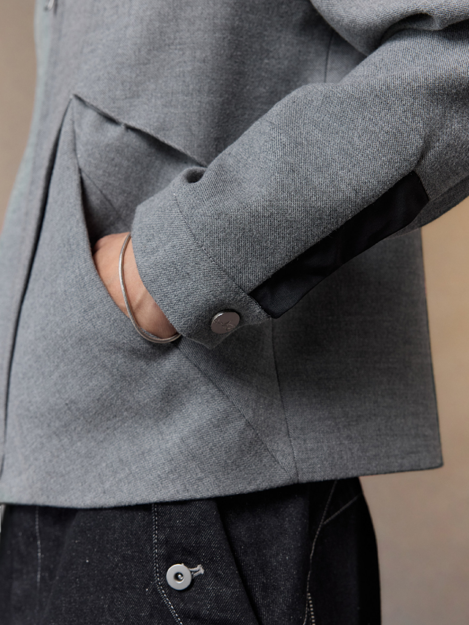 ALVNG AR ANTS Essential Contrast Collar Wool-Blend Jacket, premium urban and streetwear designers apparel on PROJECTISR.com, ALVNG AR ANTS