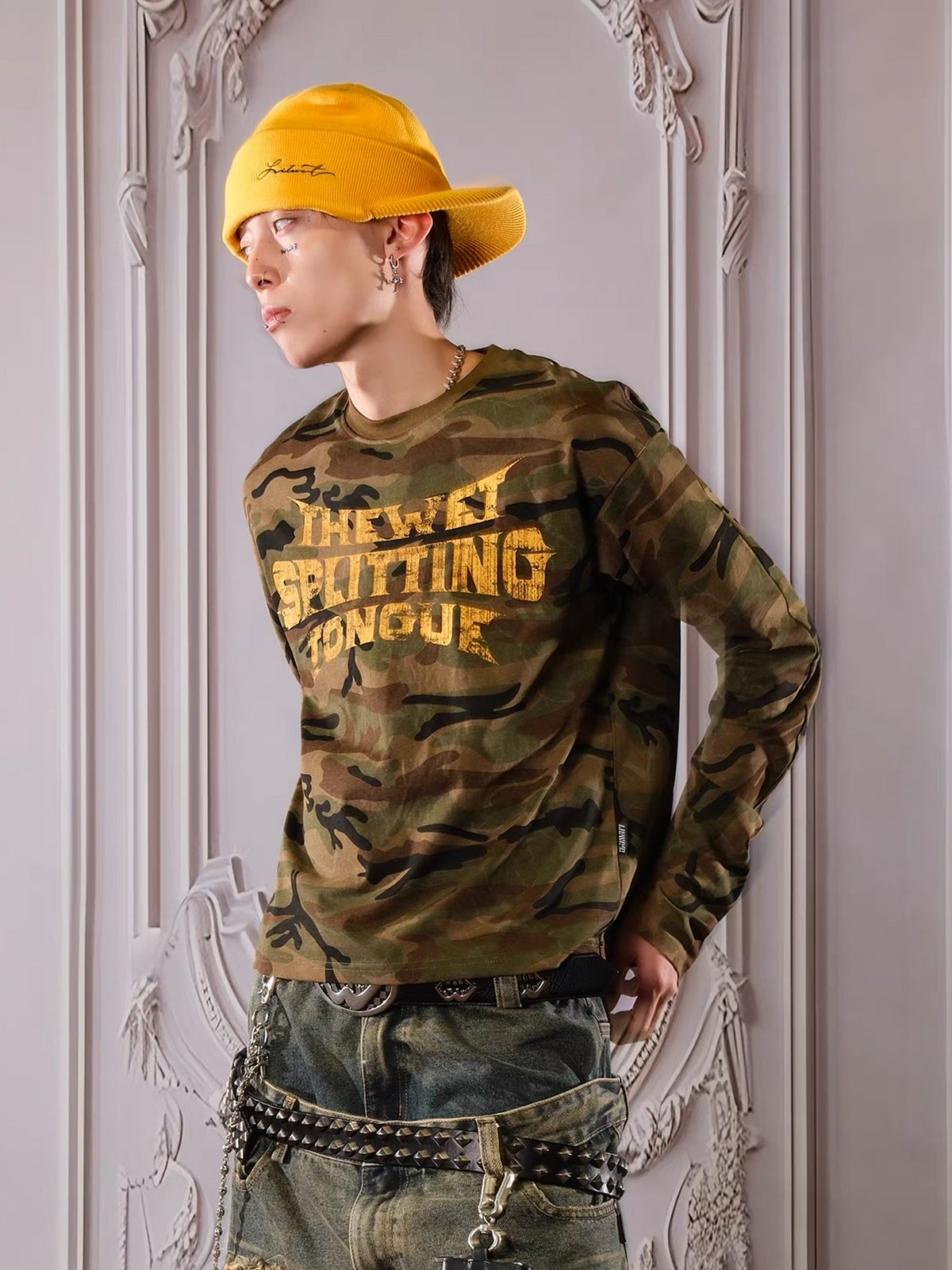 THEWET Classic Graphic Long-Sleeve Tee