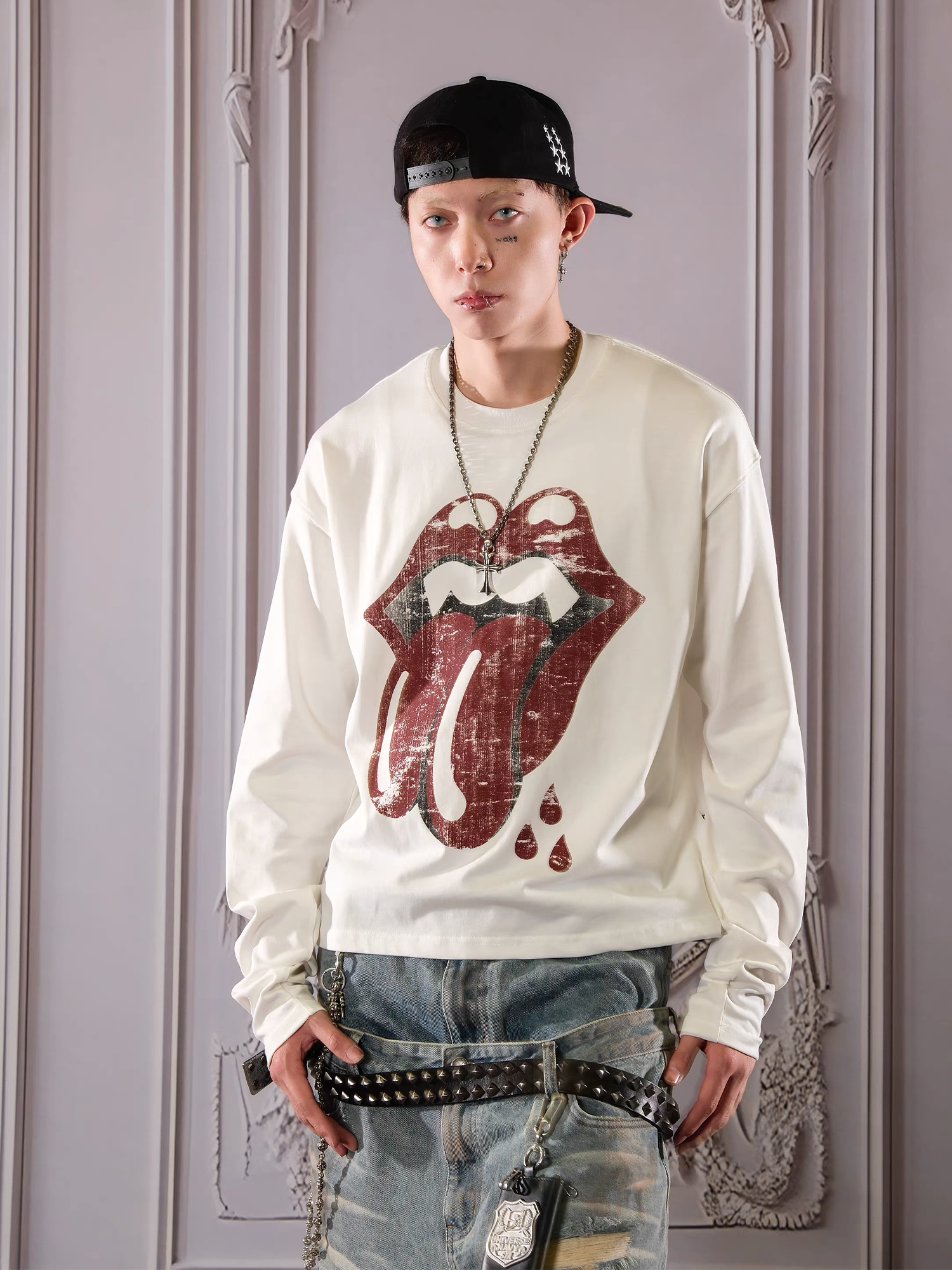 THEWET Washed Graphic Long-Sleeve Tee