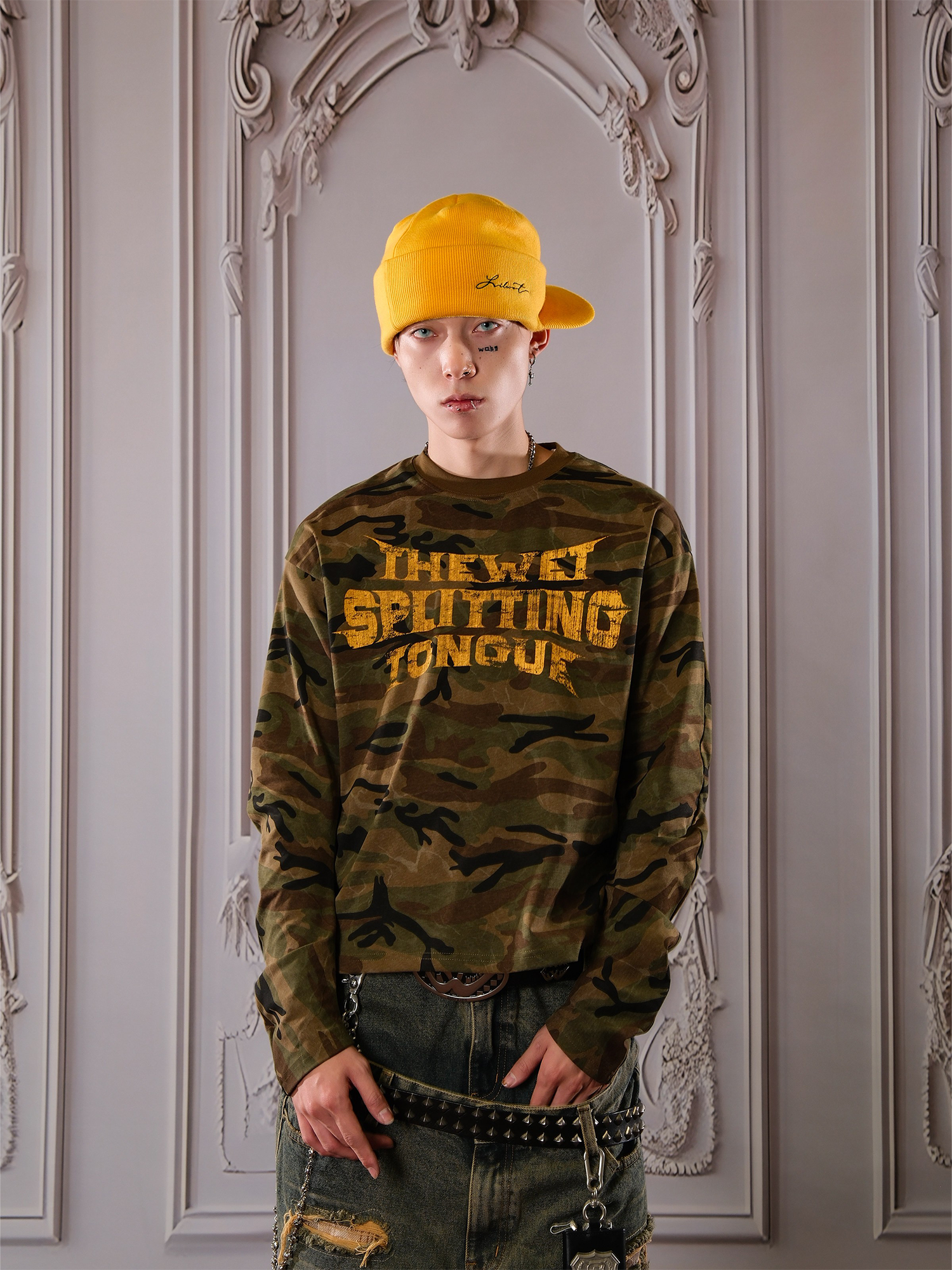 THEWET Classic Graphic Long-Sleeve Tee