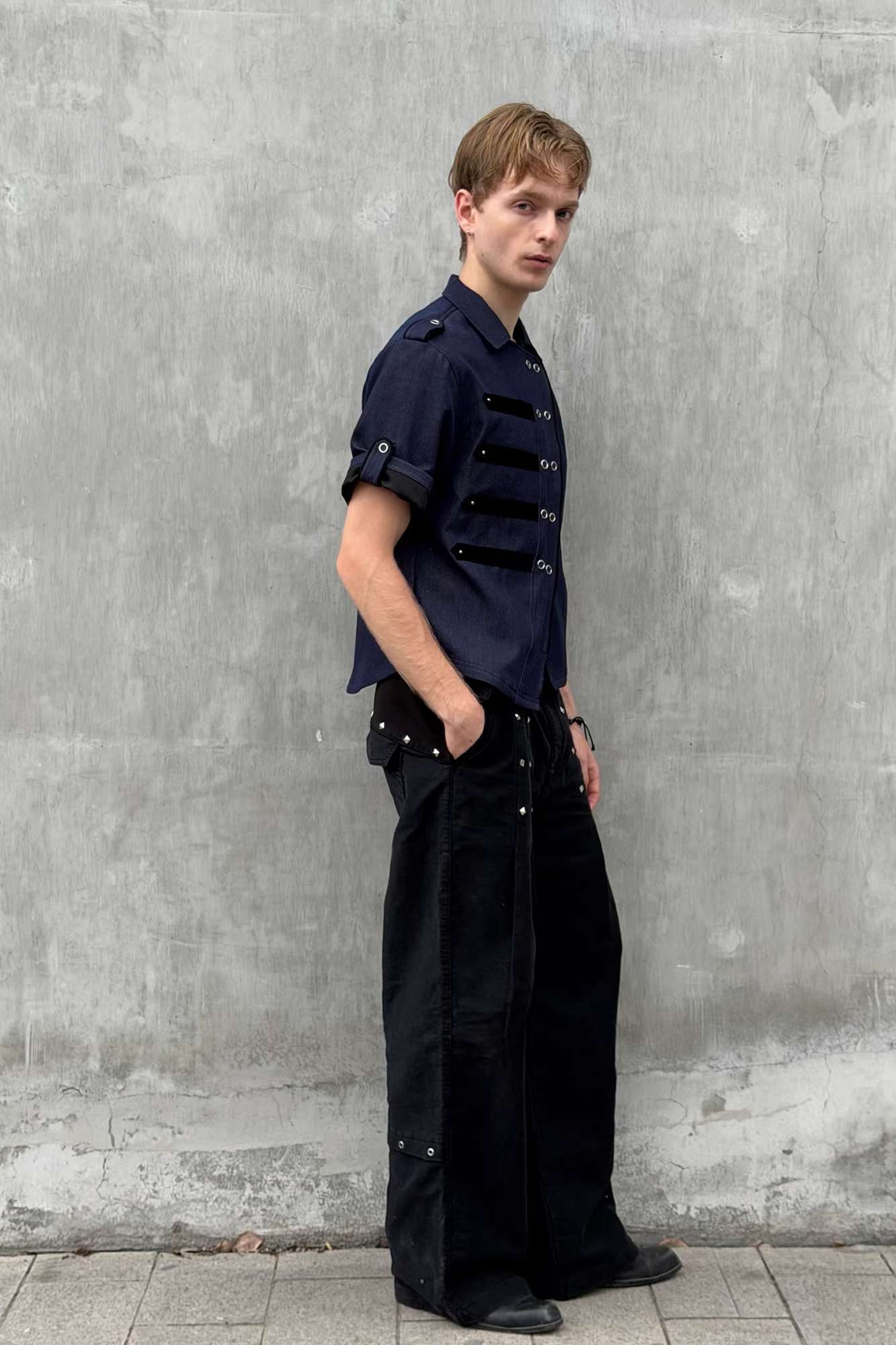ESAIAS Asymmetrical Rivet-Strap Half Shirt