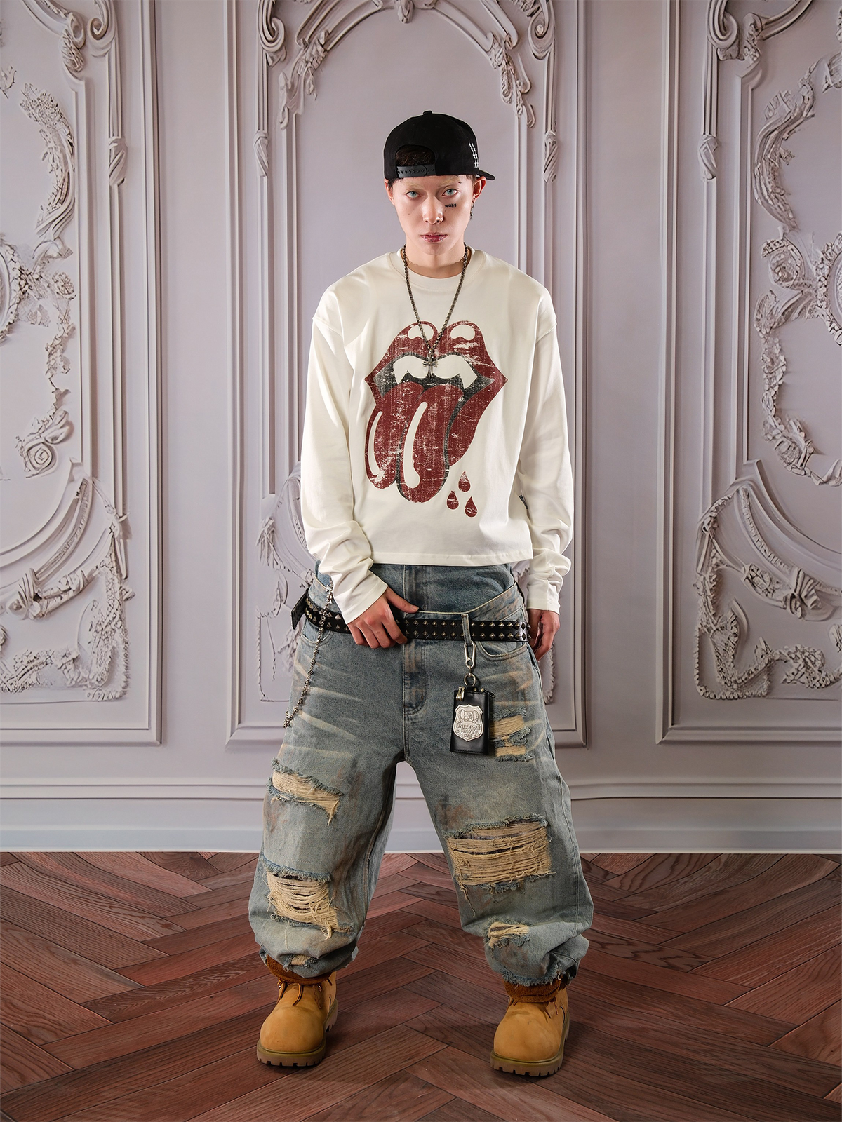 THEWET Washed Graphic Long-Sleeve Tee