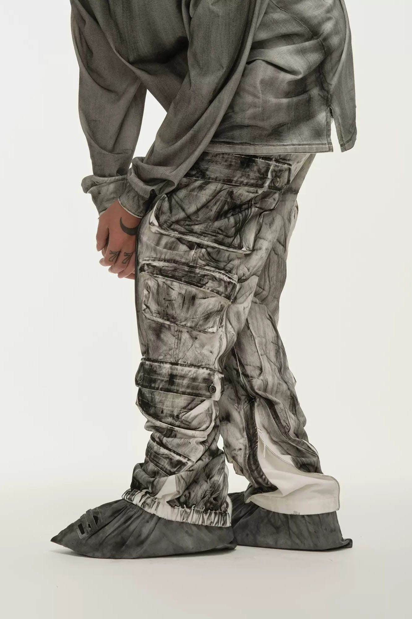 LIFEGOESON Distressed Multi-Pocket Layered Cargo Pants Ink Black