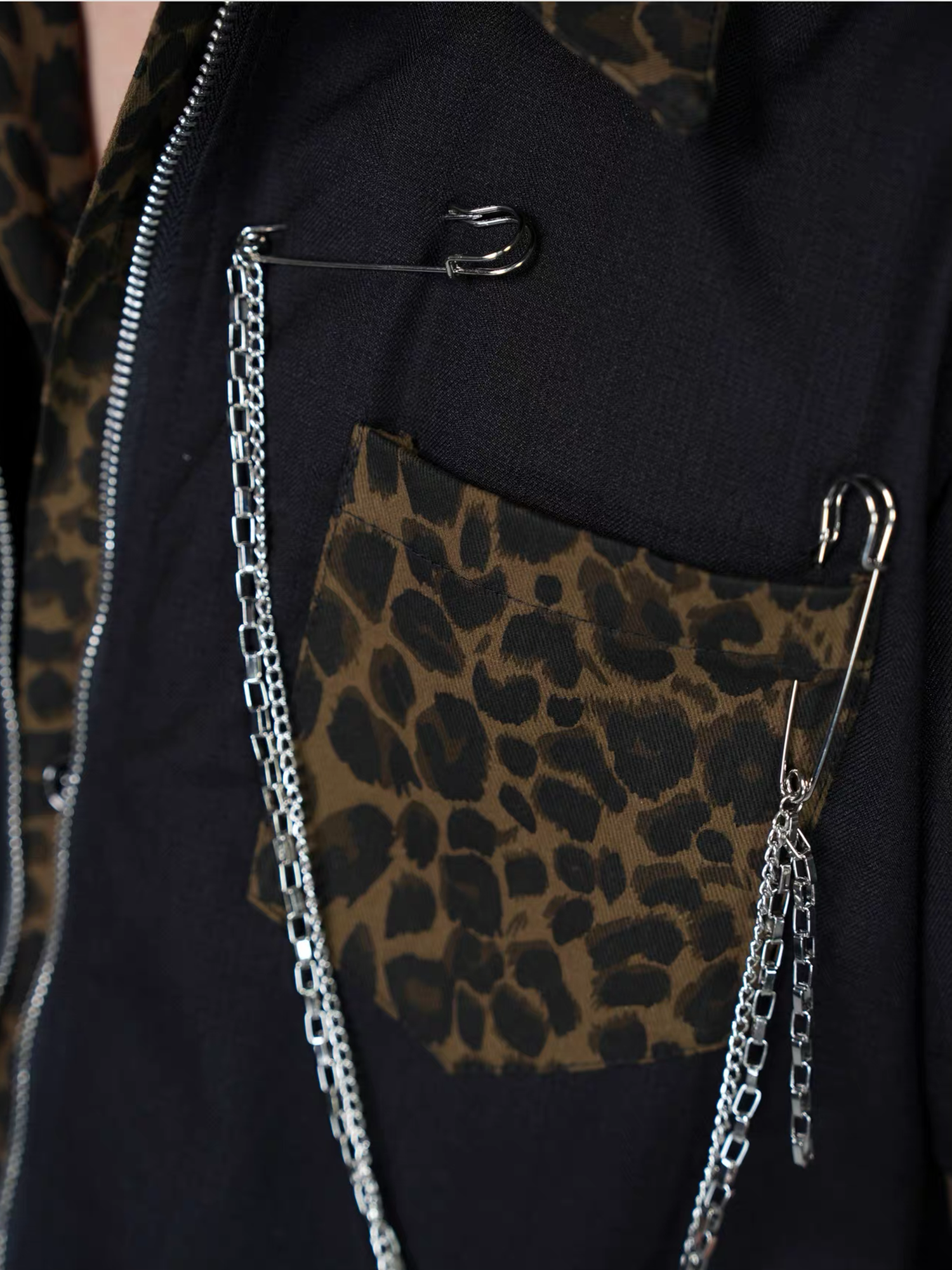 VE2 Leopard Layered Chain Short-Sleeve Jacket