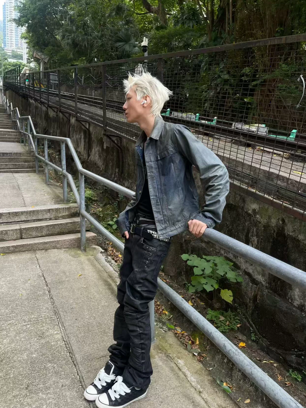 CINDER VEIN Brush-Paint Washed Distressed Denim Jacket