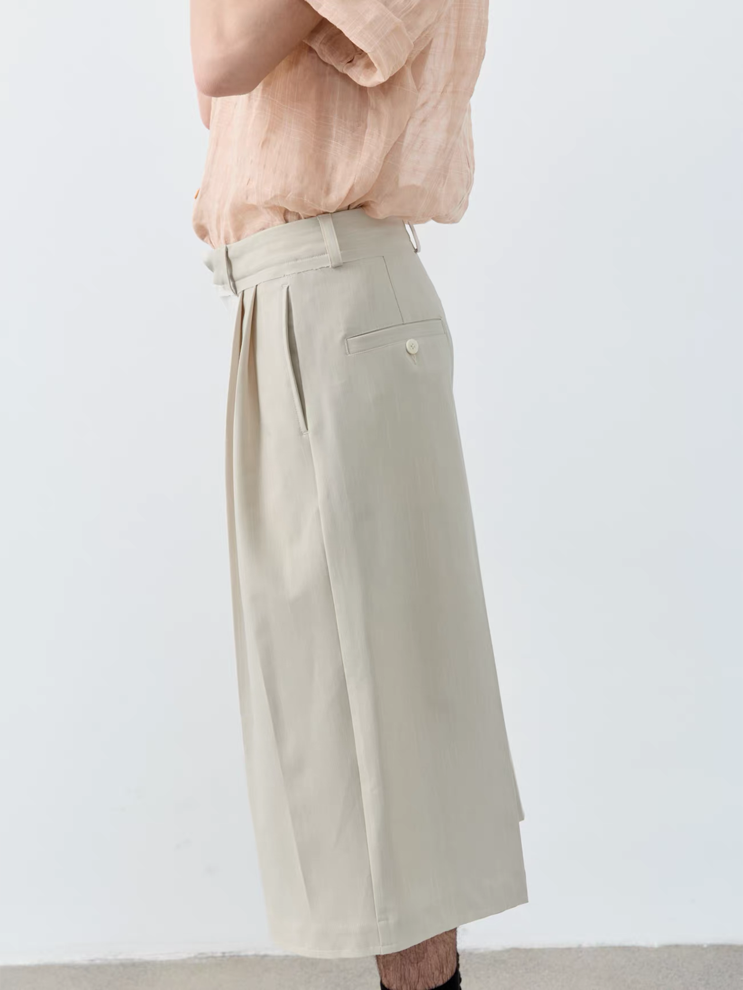 GRAINMUSTARD Classic High-Waist Pinstripe Pleated Cropped Shorts