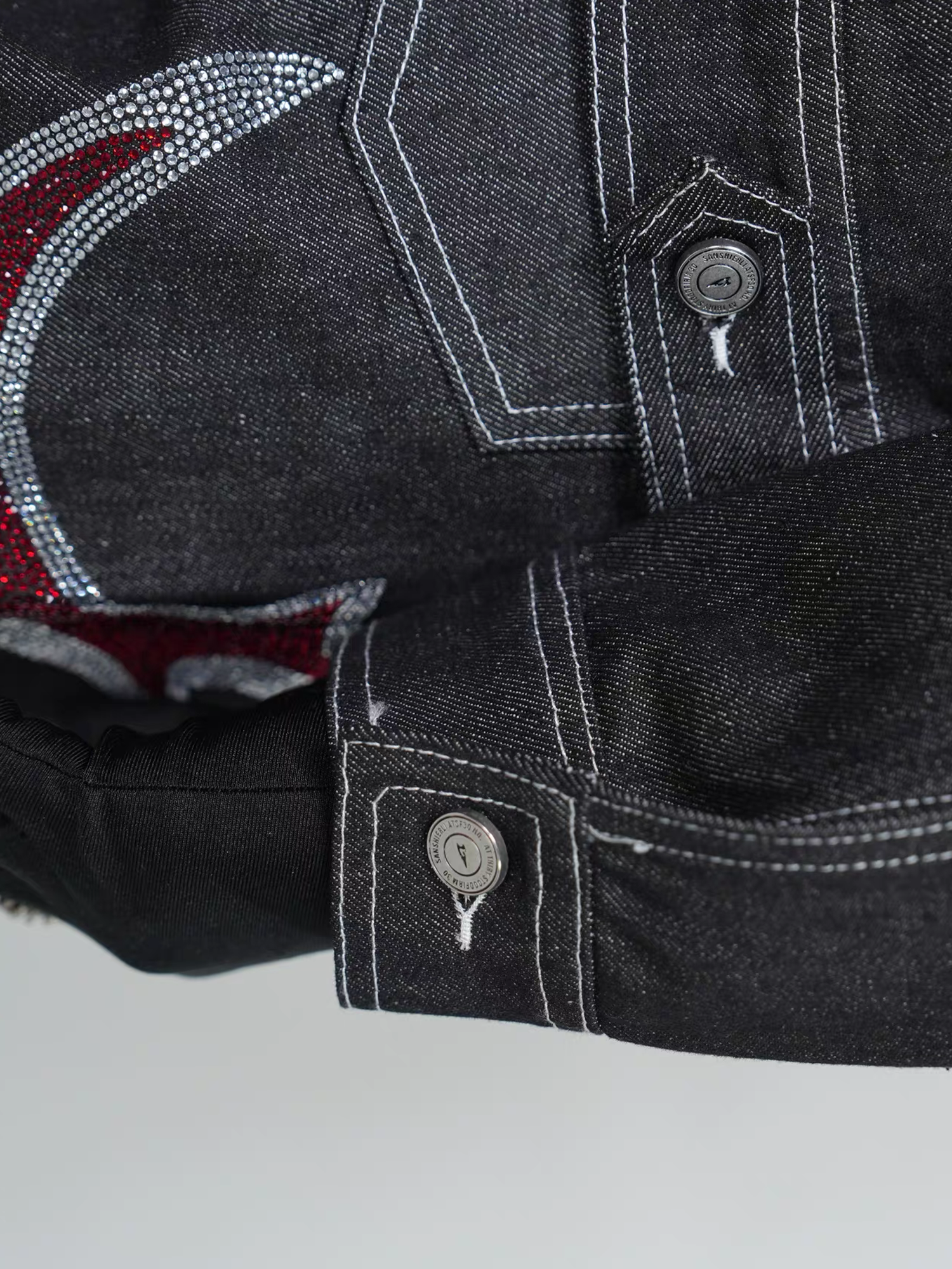 VE2 Diamond Flame Totem Straight-Leg Jeans