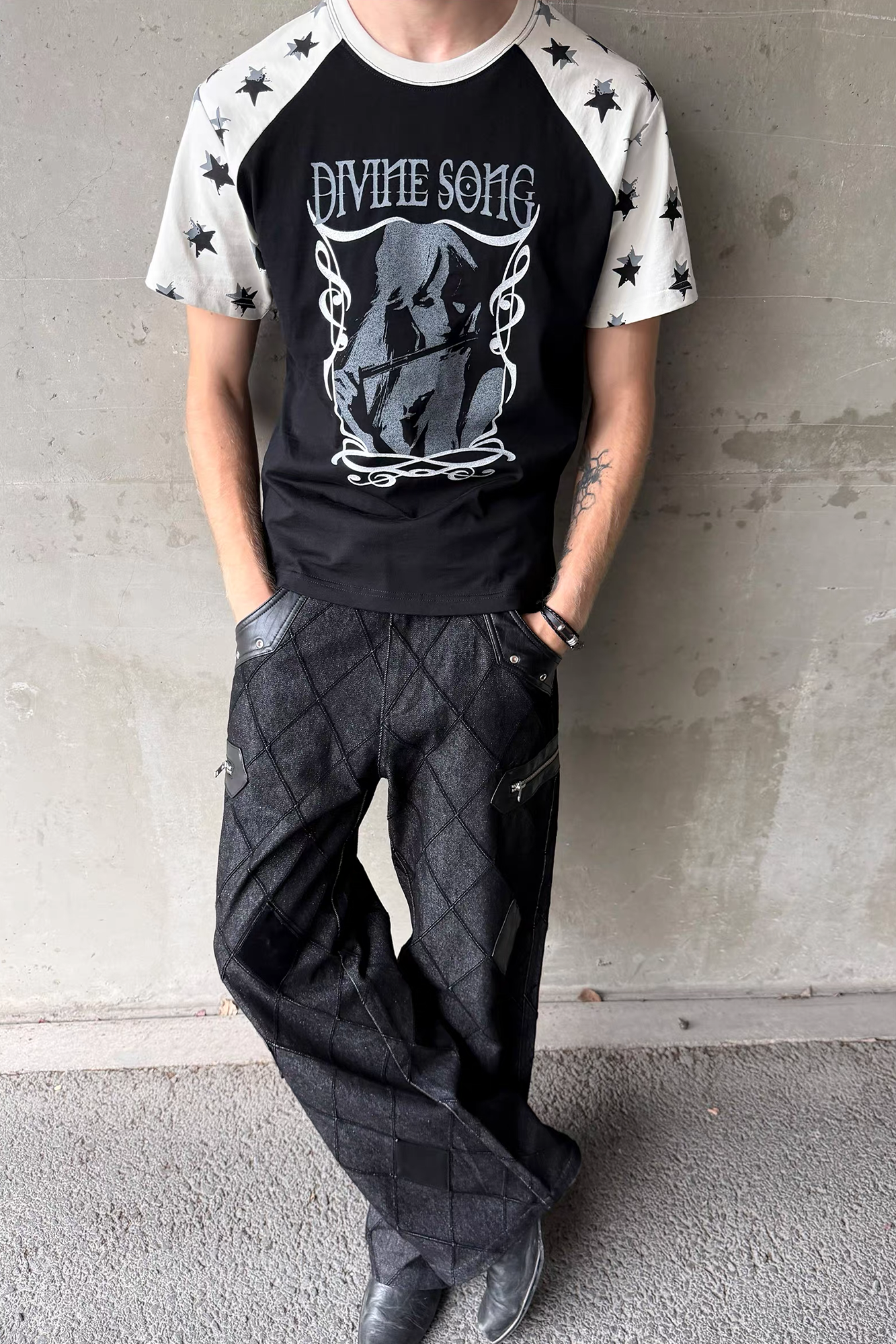 ESAIAS Contrast Star Glitter Graphic T-Shirt