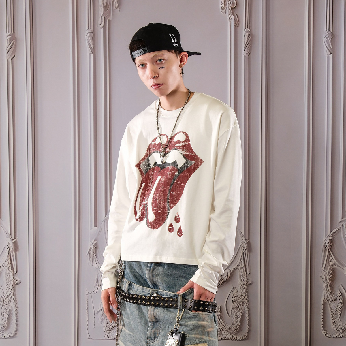 THEWET Washed Graphic Long-Sleeve Tee