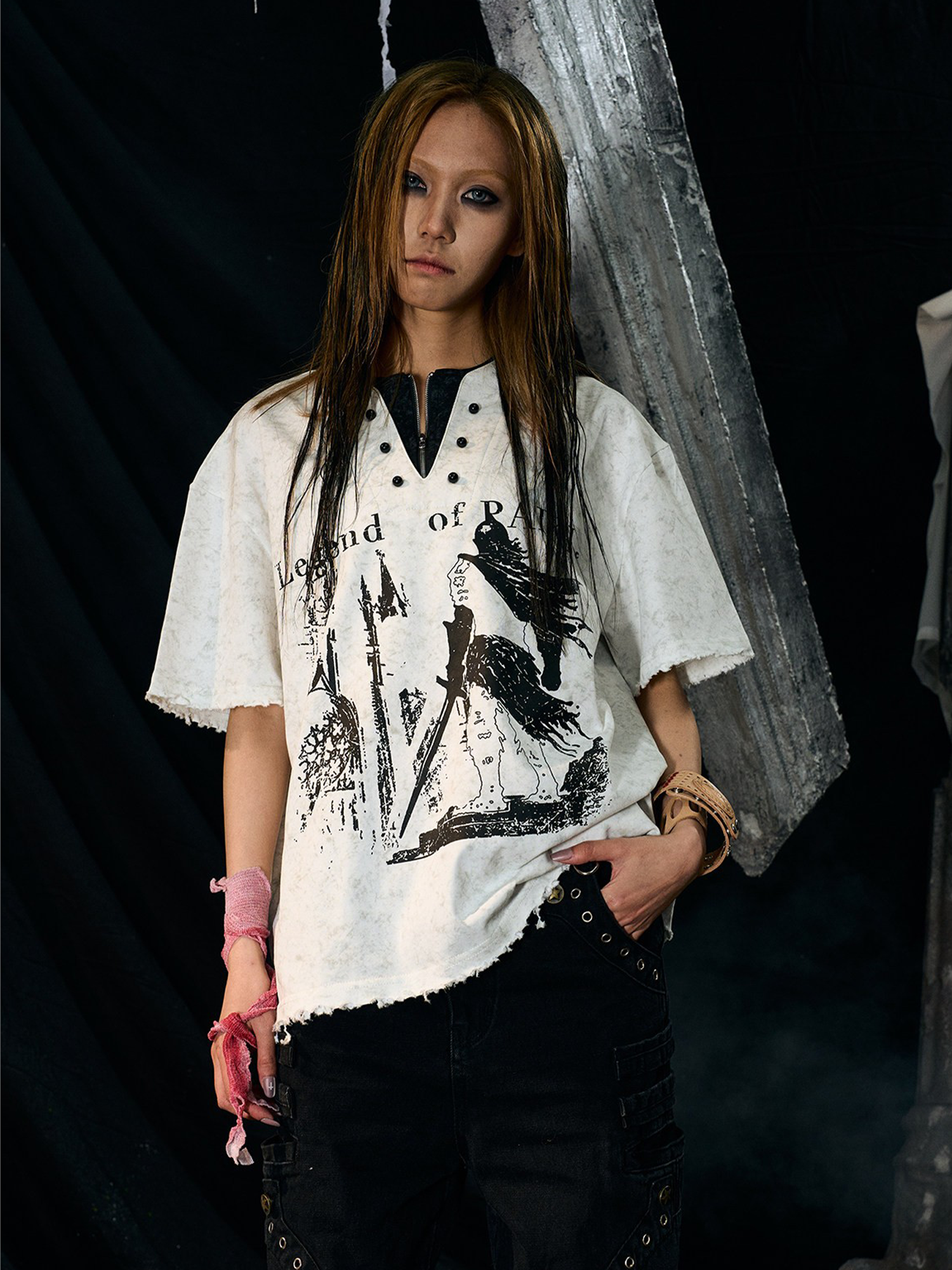 PAIKI Castle Graphic Henley Layered Tee