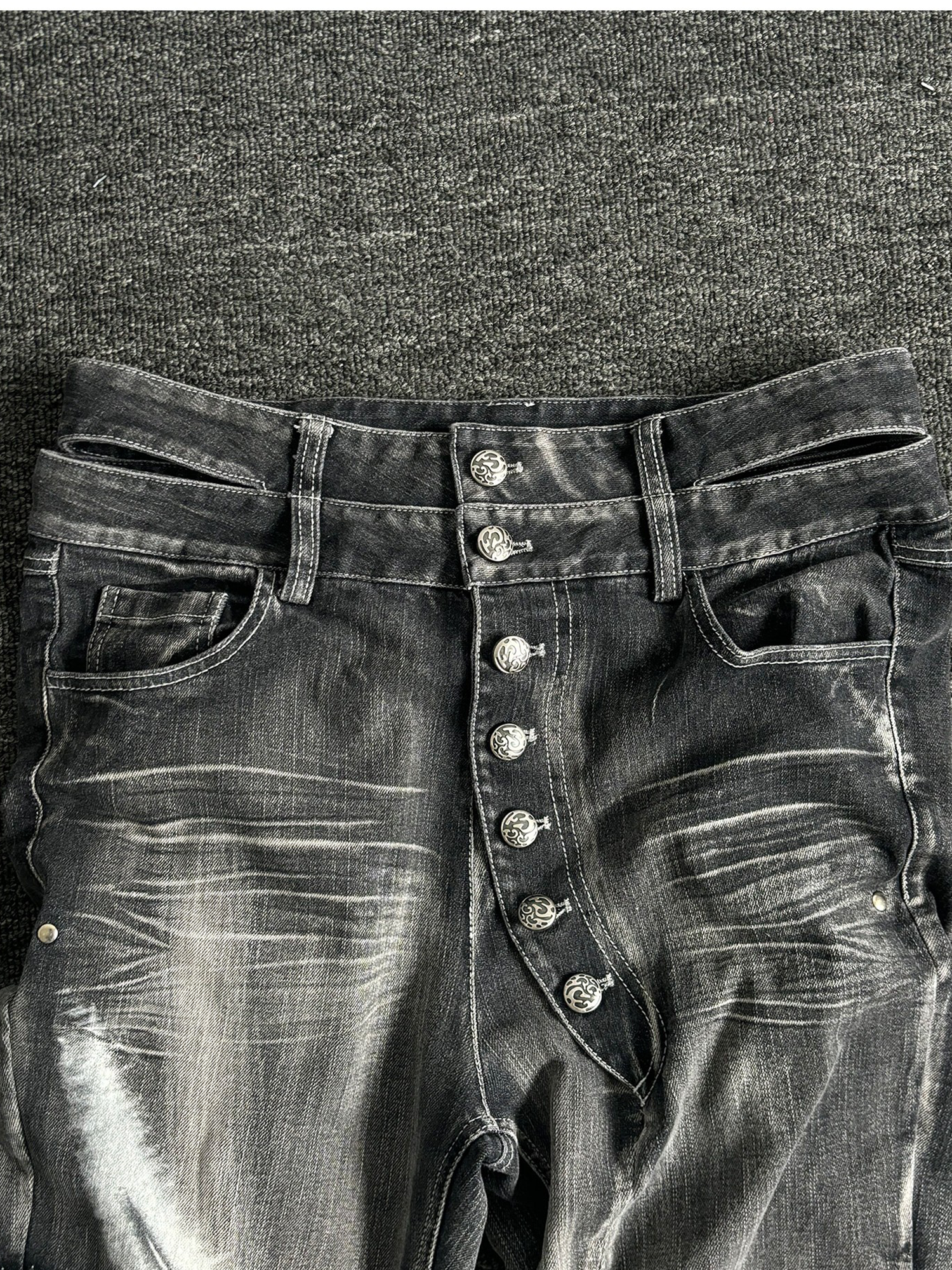 PAIKI Sword Slash Washed Curved Jeans