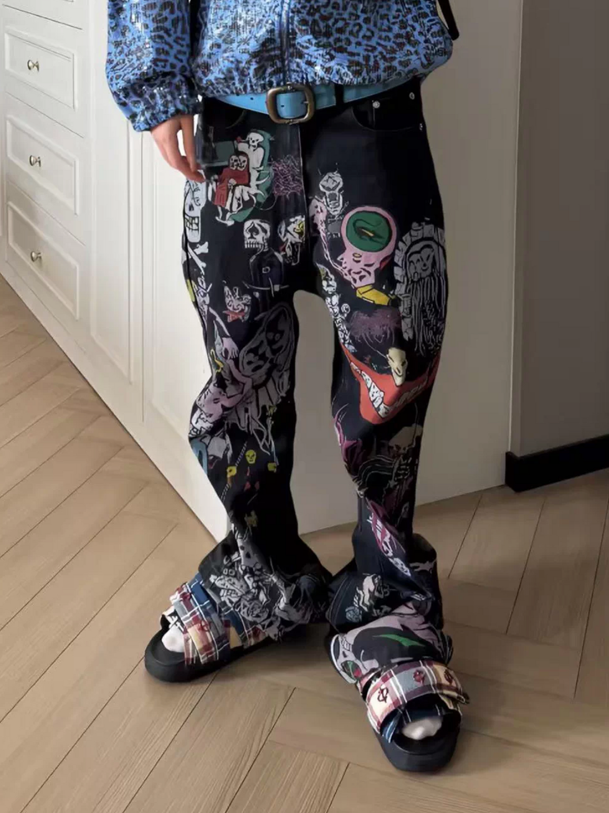 CINDER VEIN Full-Print Skull Washed Flared Jeans