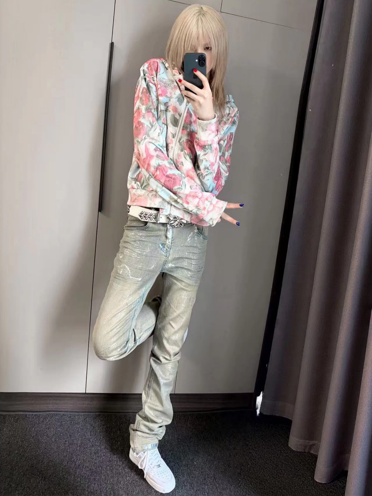 CINDER VEIN Crinkled Washed Whisker Straight-Leg Jeans