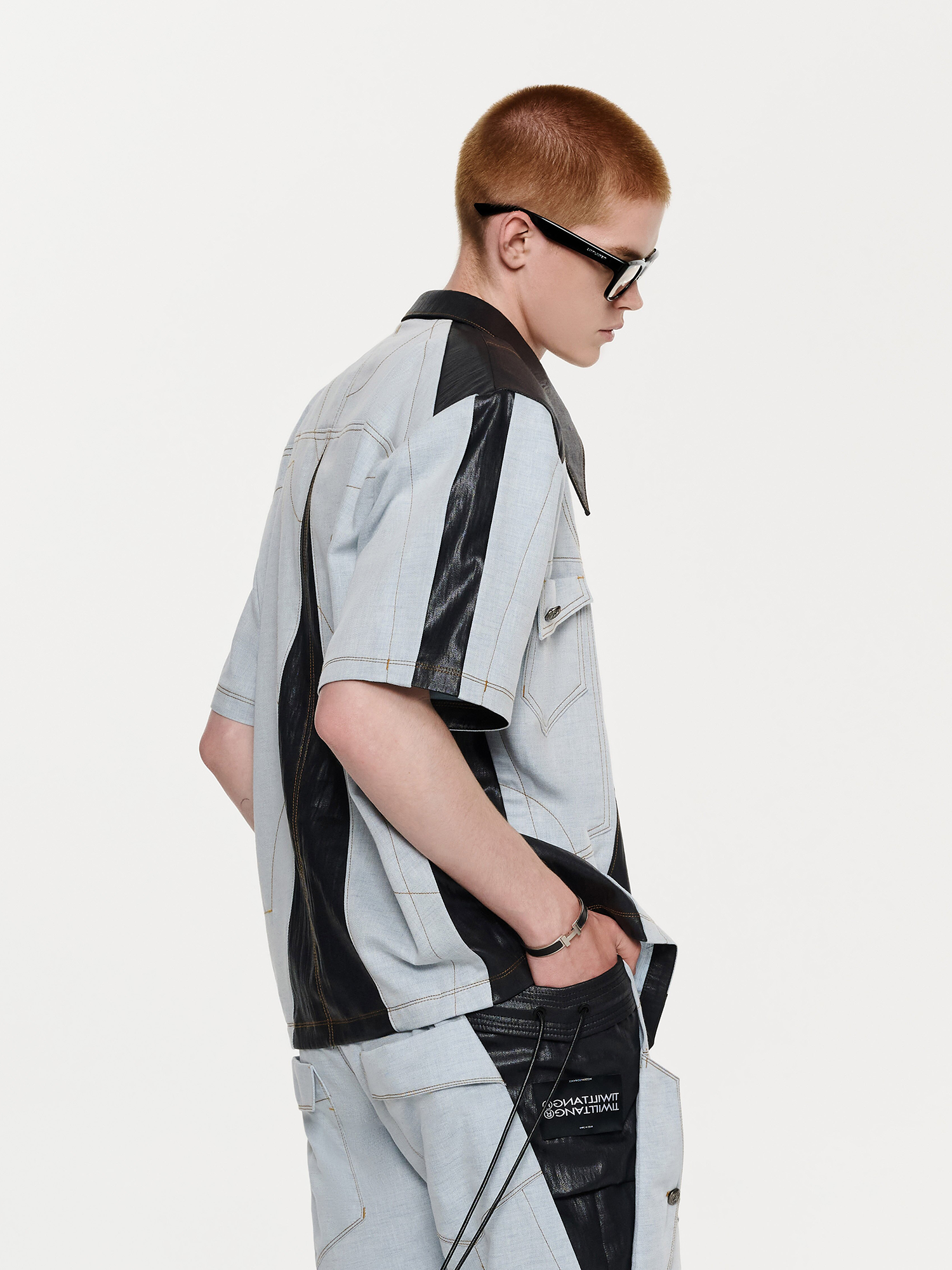 TIWILLTANG Contrast Stitch Paneled Zip-Up Half Shirt