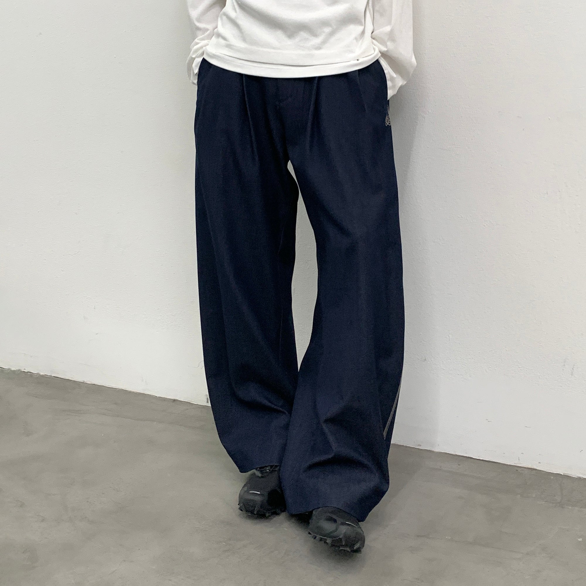 ROARINGWILD A ARCH Embroidered LOGO Draped Oversized Pants