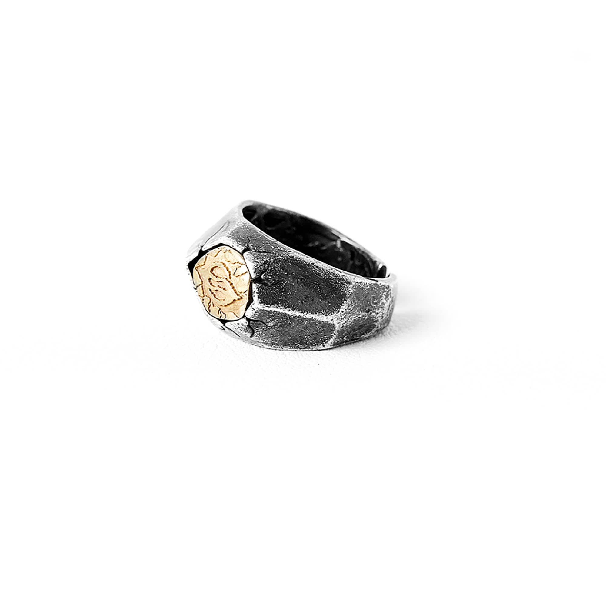 FLYERRER Cracked Sigil Ring