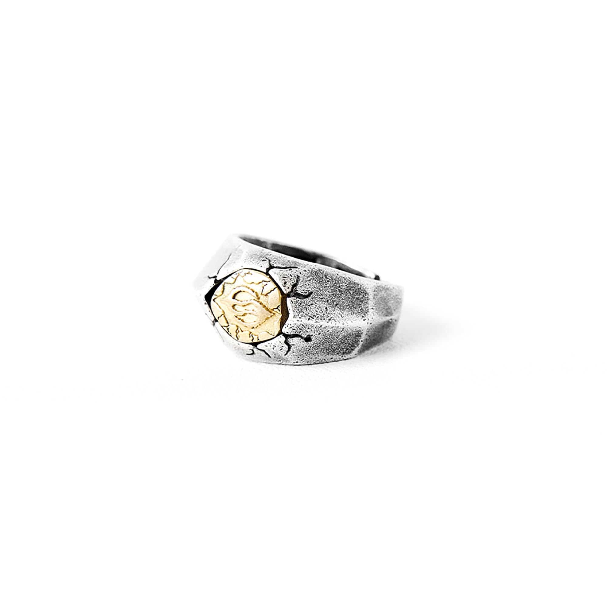 FLYERRER Cracked Sigil Ring