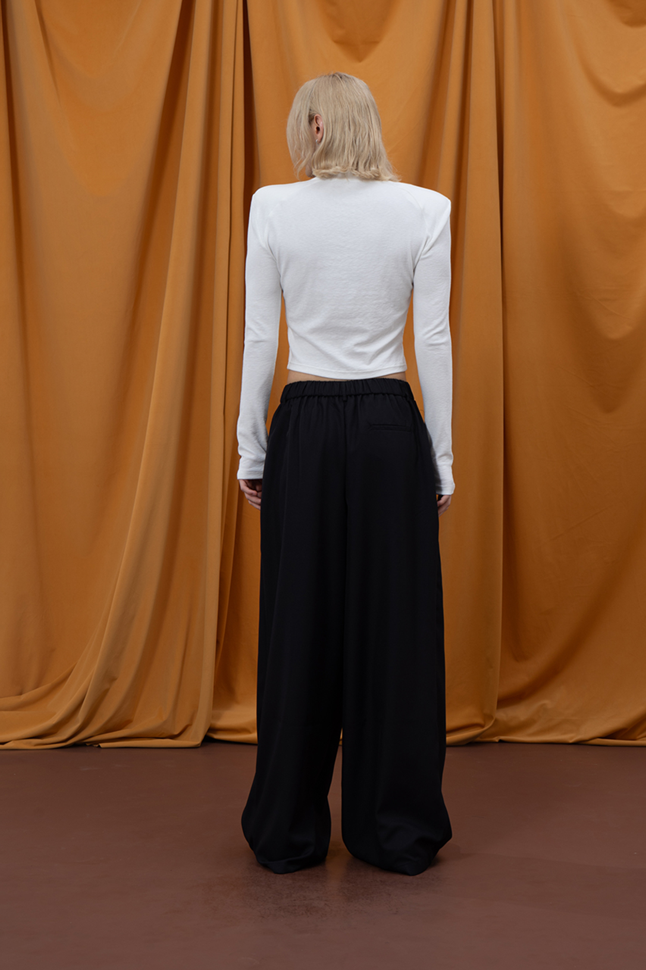 CLP Shoulder-Padded Cropped Long-Sleeve Tee