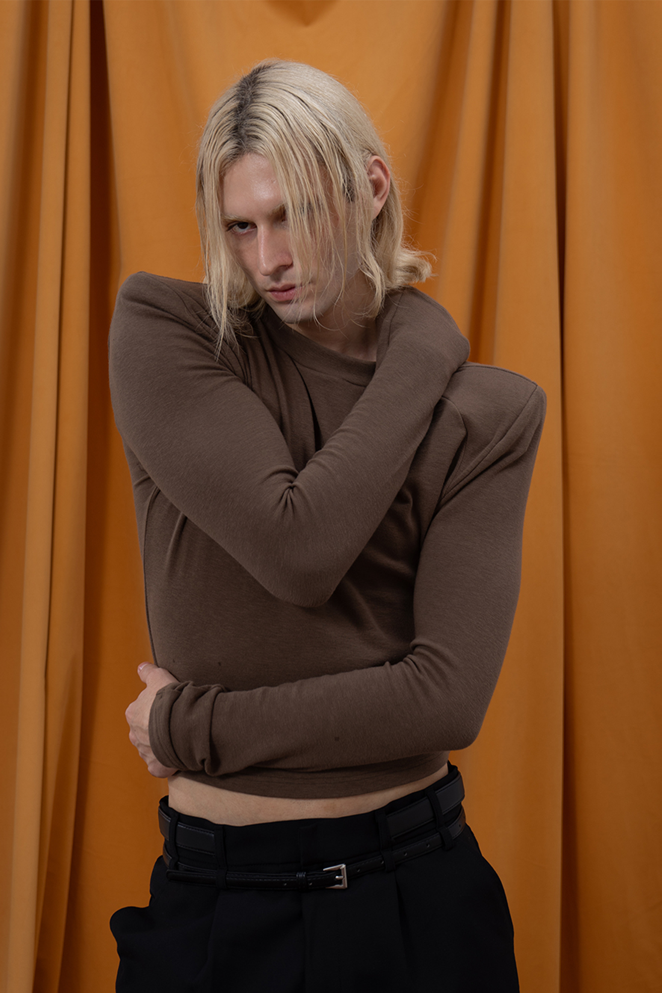 CLP Shoulder-Padded Cropped Long-Sleeve Tee