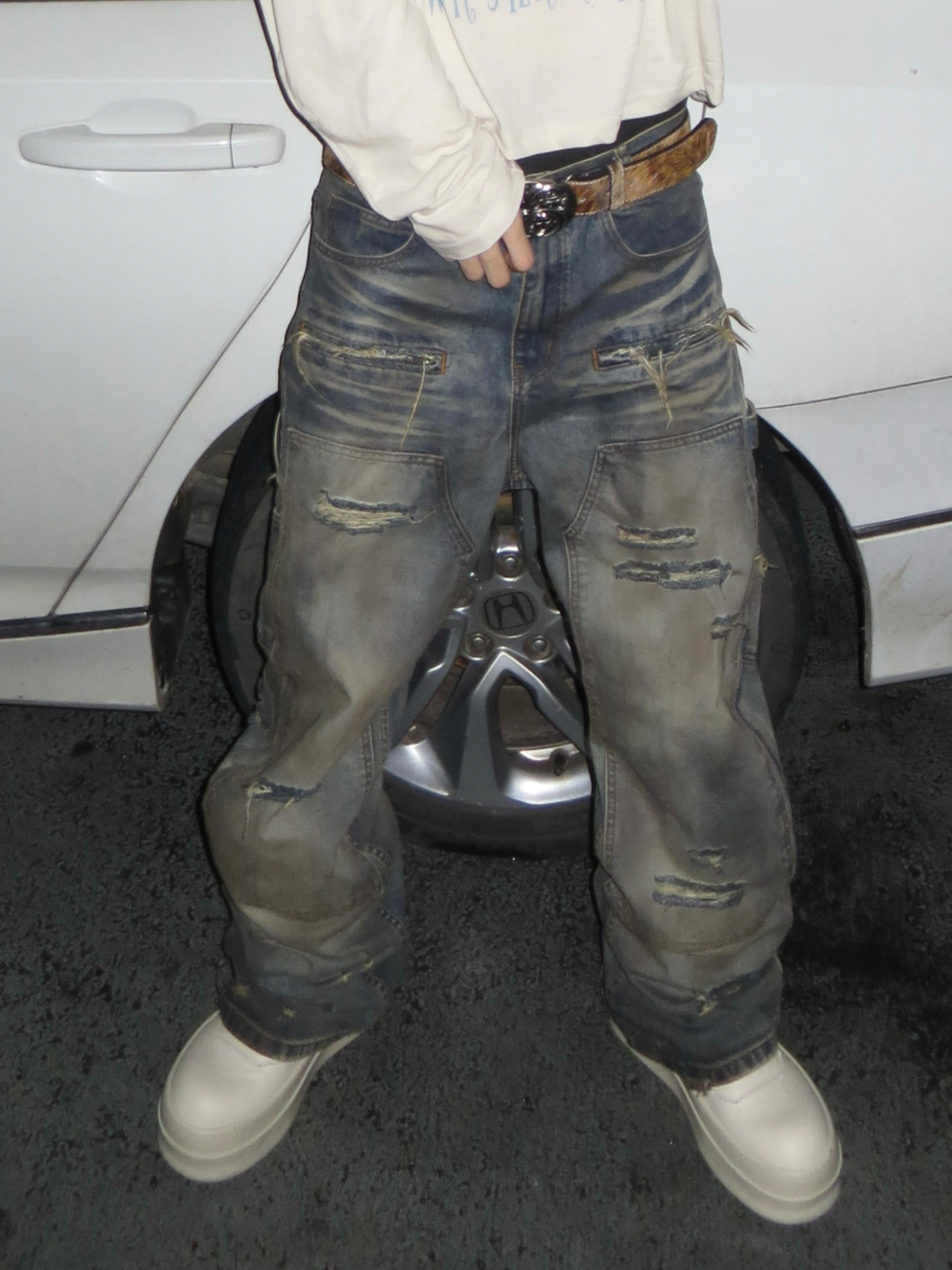 TH4SWE Distressed Heavy-Wash Wide-Leg Jeans