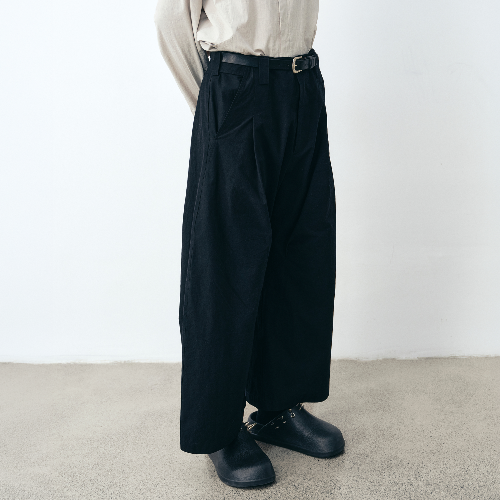 GRAINMUSTARD Pleated Wide-Leg Curved Cropped Pants, premium urban and streetwear designers apparel on PROJECTISR.com, GRAINMUSTARD