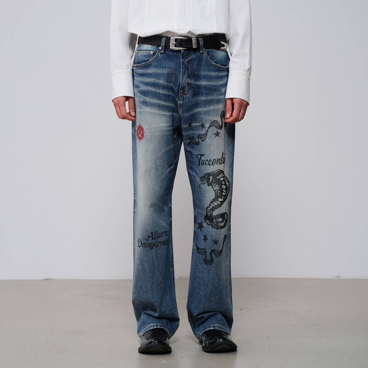 FACEONLAB Crystal Rhinestone Serpent Washed Straight-Leg Jeans